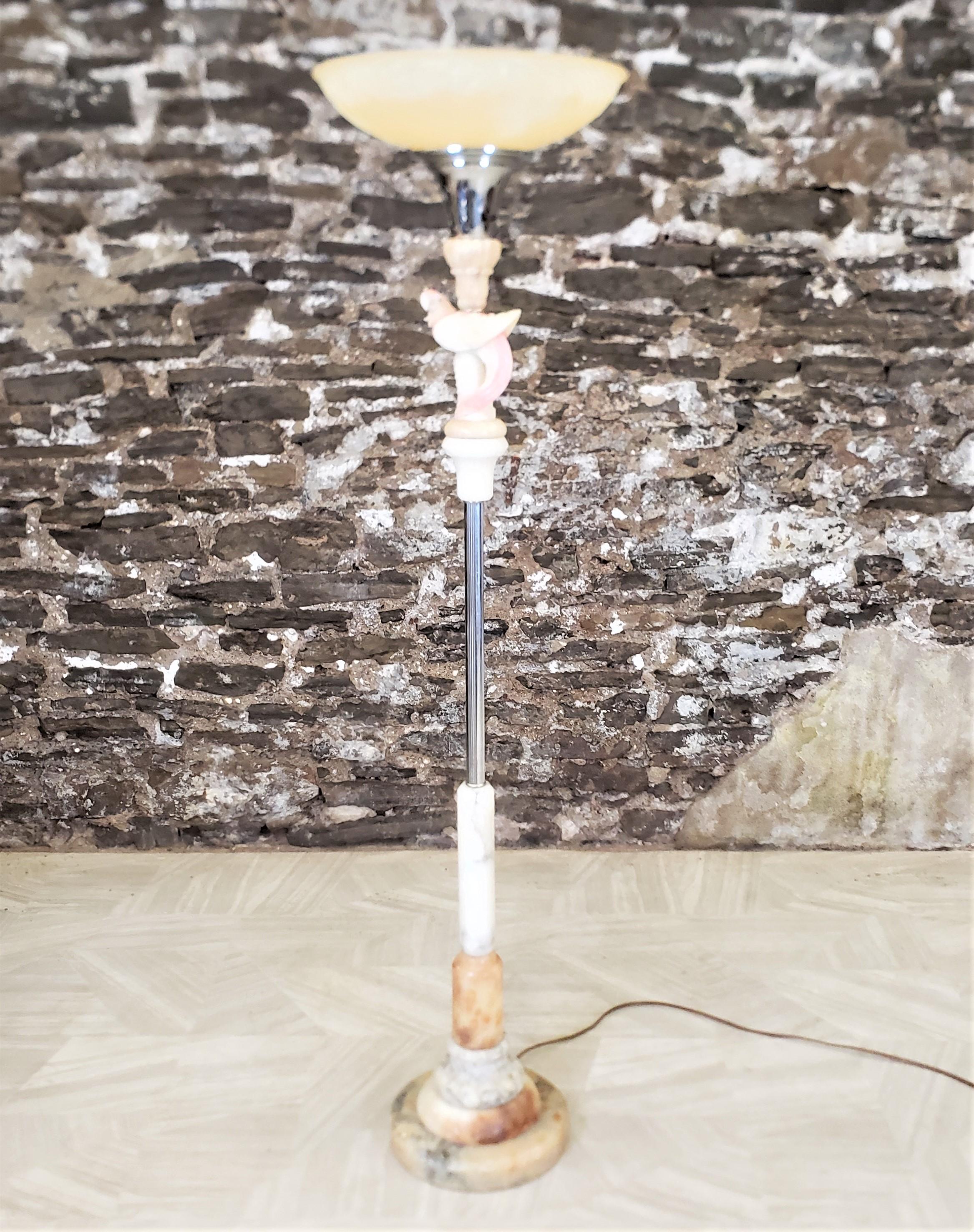 Chrom-Torchiere-Stehlampe im Art déco-Stil mit geschnitztem Papagei und gestapeltem Marmorsockel im Zustand „Gut“ im Angebot in Hamilton, Ontario