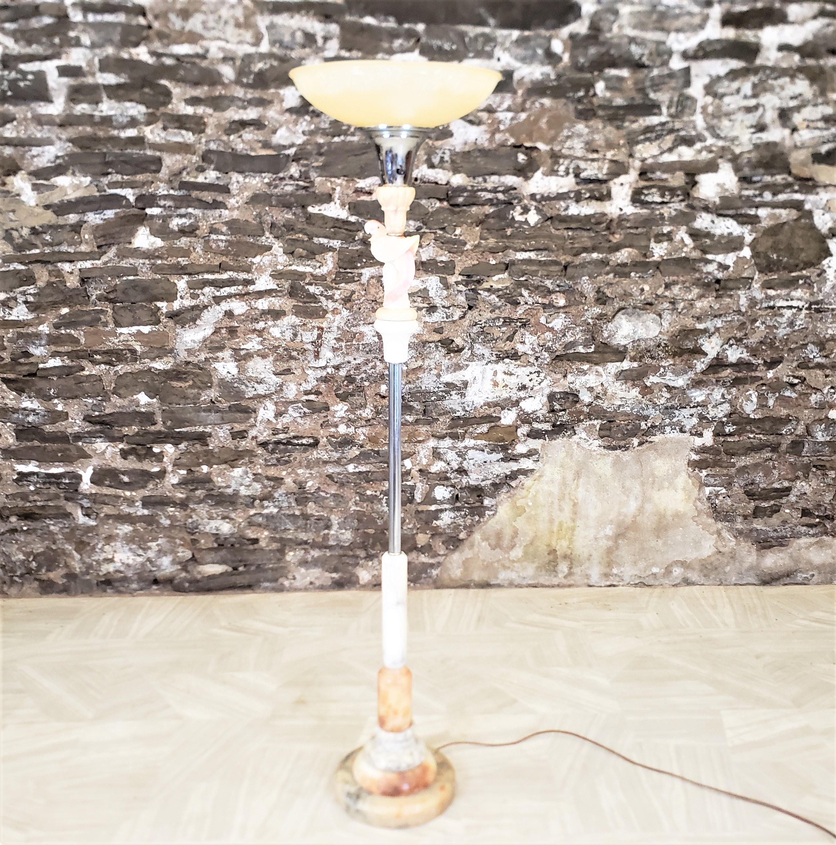 Chrom-Torchiere-Stehlampe im Art déco-Stil mit geschnitztem Papagei und gestapeltem Marmorsockel im Angebot 1