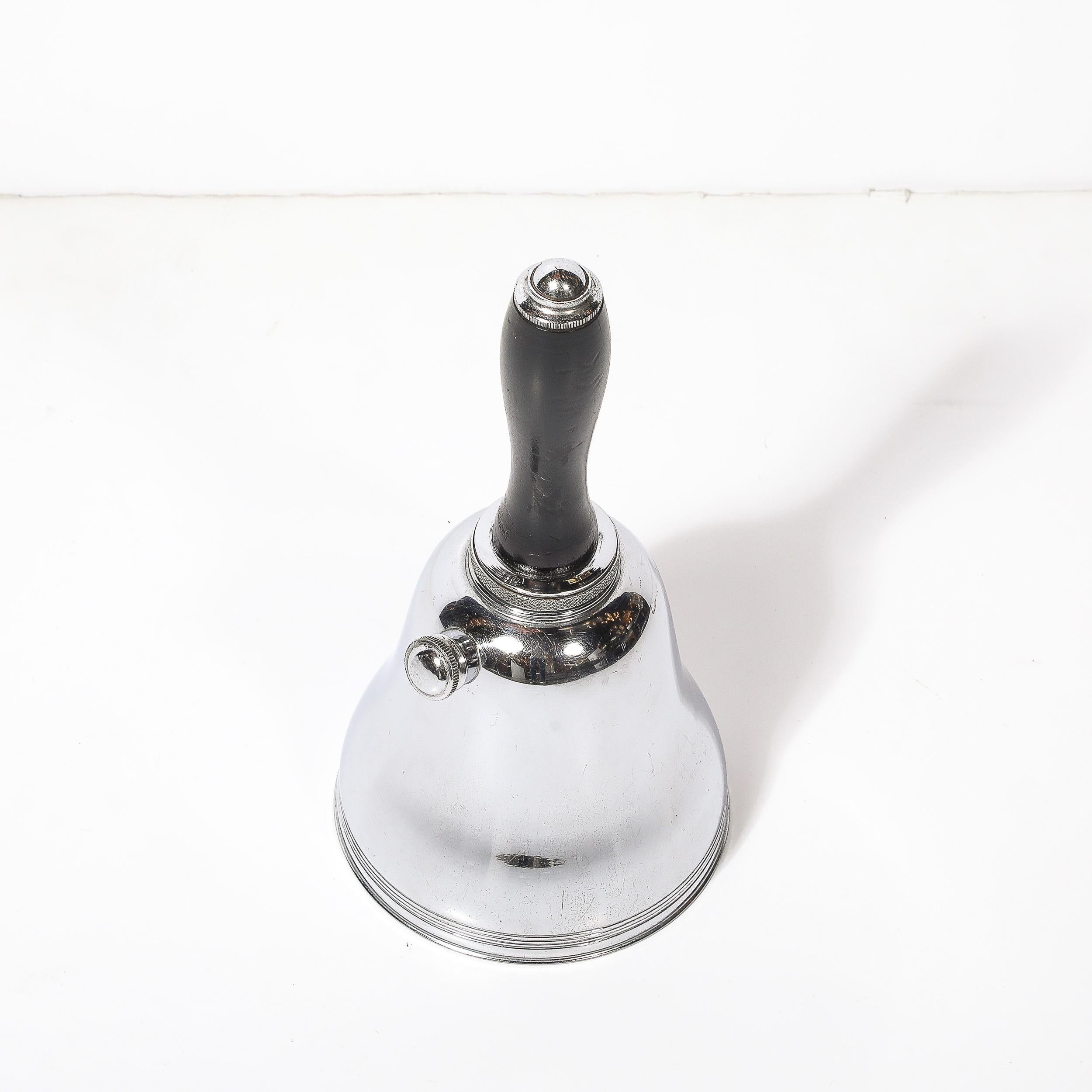 Art déco Shaker à cocktail en forme de cloche de Townes chromé Art Déco avec poignée en noyer ébonisé en vente