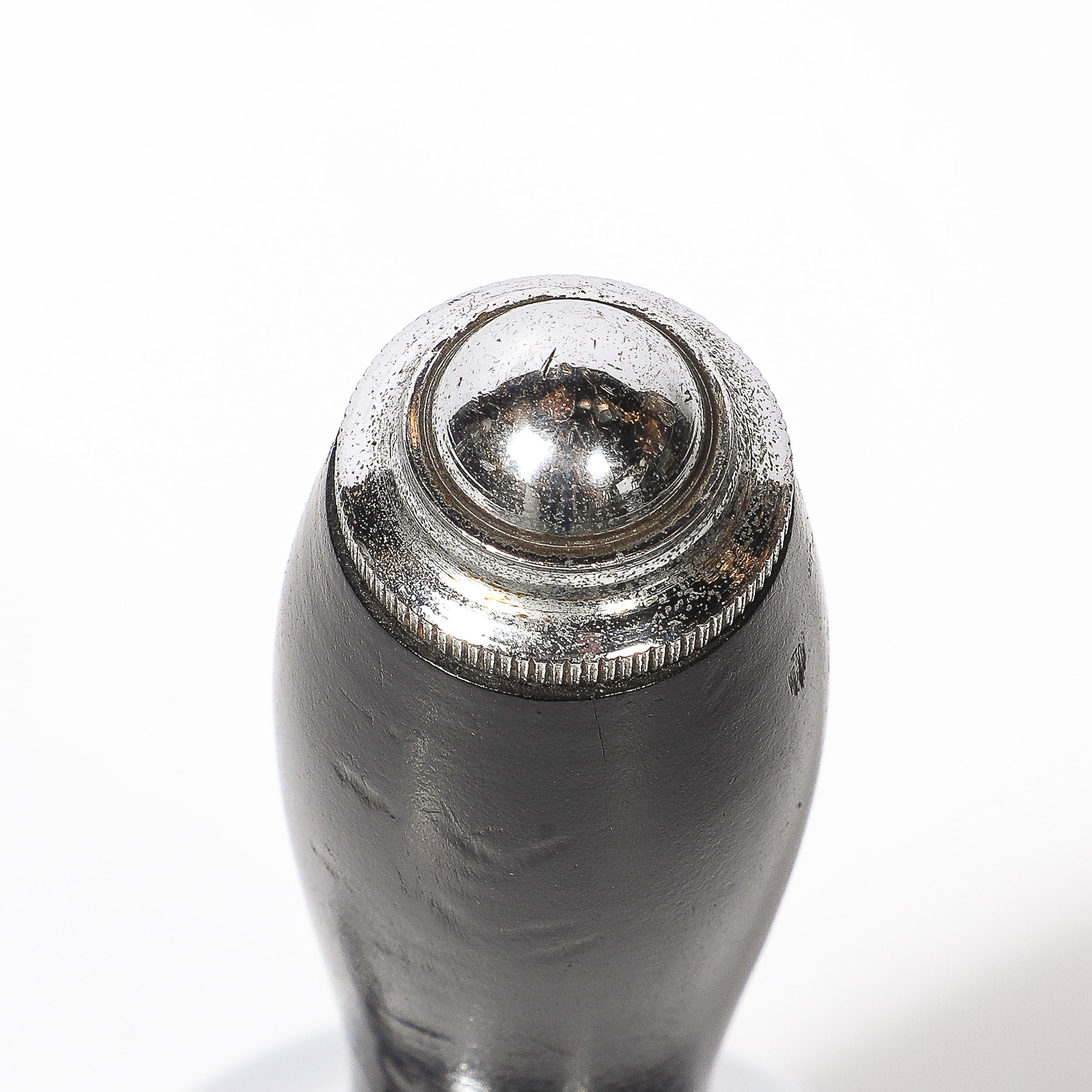 Milieu du XXe siècle Shaker à cocktail en forme de cloche de Townes chromé Art Déco avec poignée en noyer ébonisé en vente