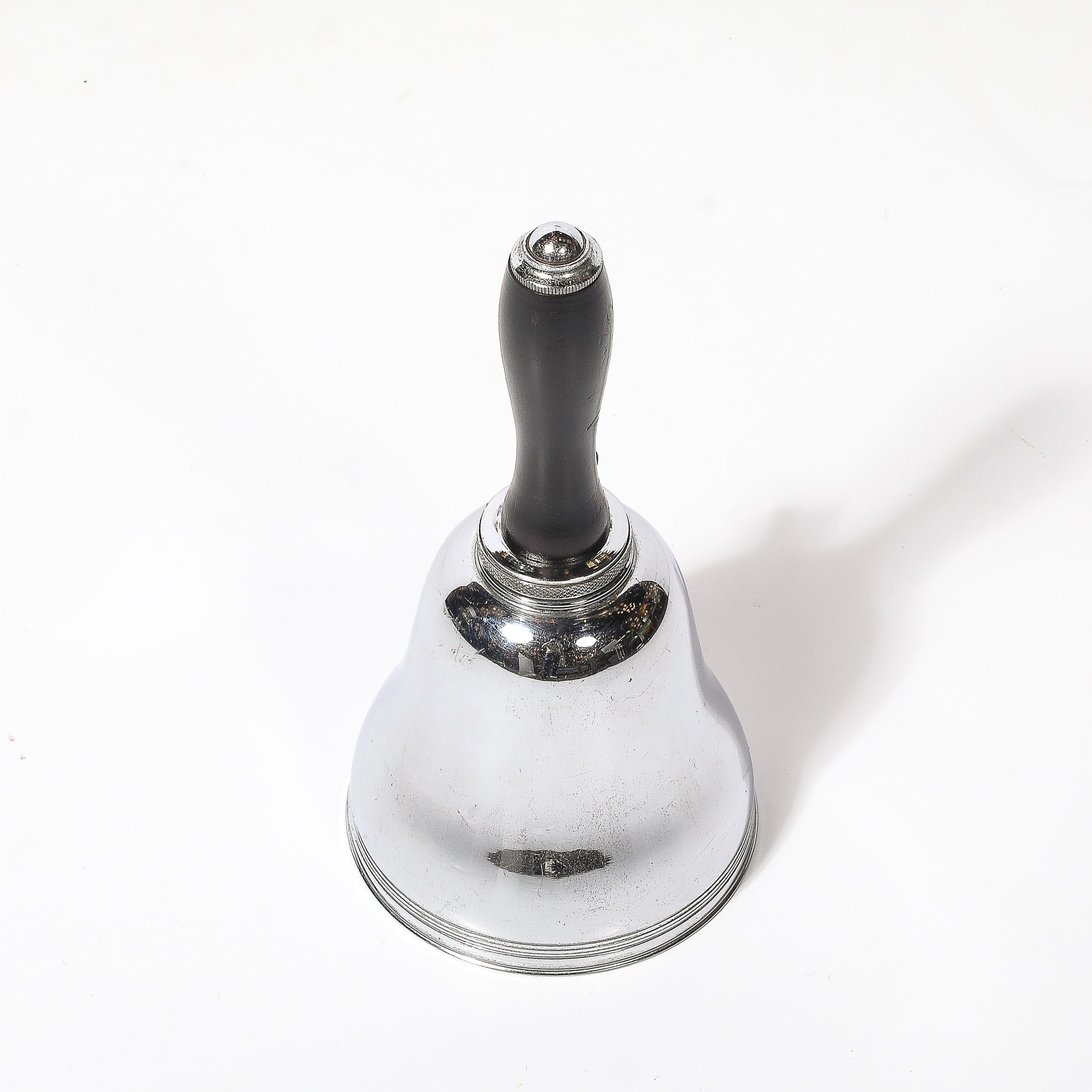 Chrome Shaker à cocktail en forme de cloche de Townes chromé Art Déco avec poignée en noyer ébonisé en vente