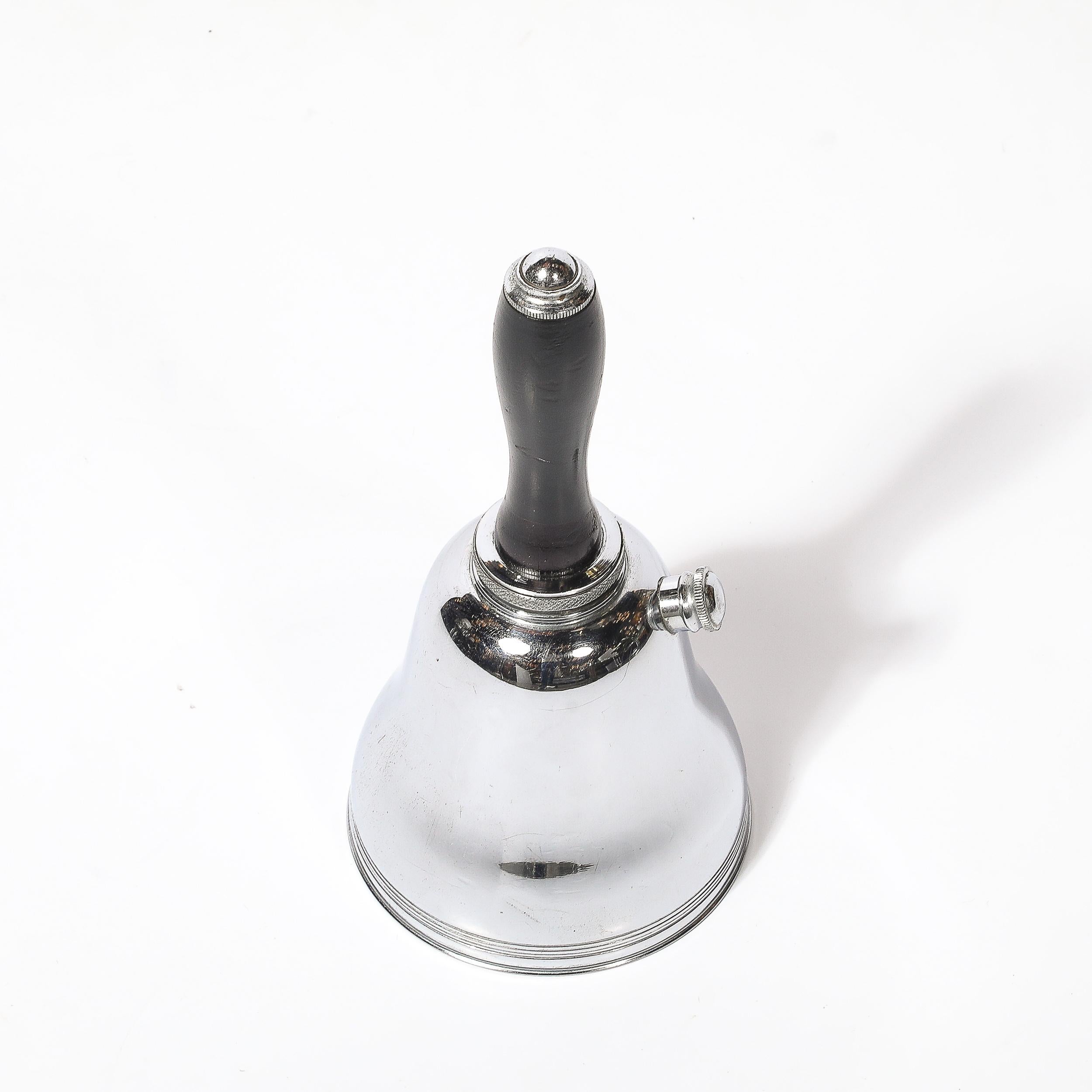 Shaker à cocktail en forme de cloche de Townes chromé Art Déco avec poignée en noyer ébonisé en vente 1