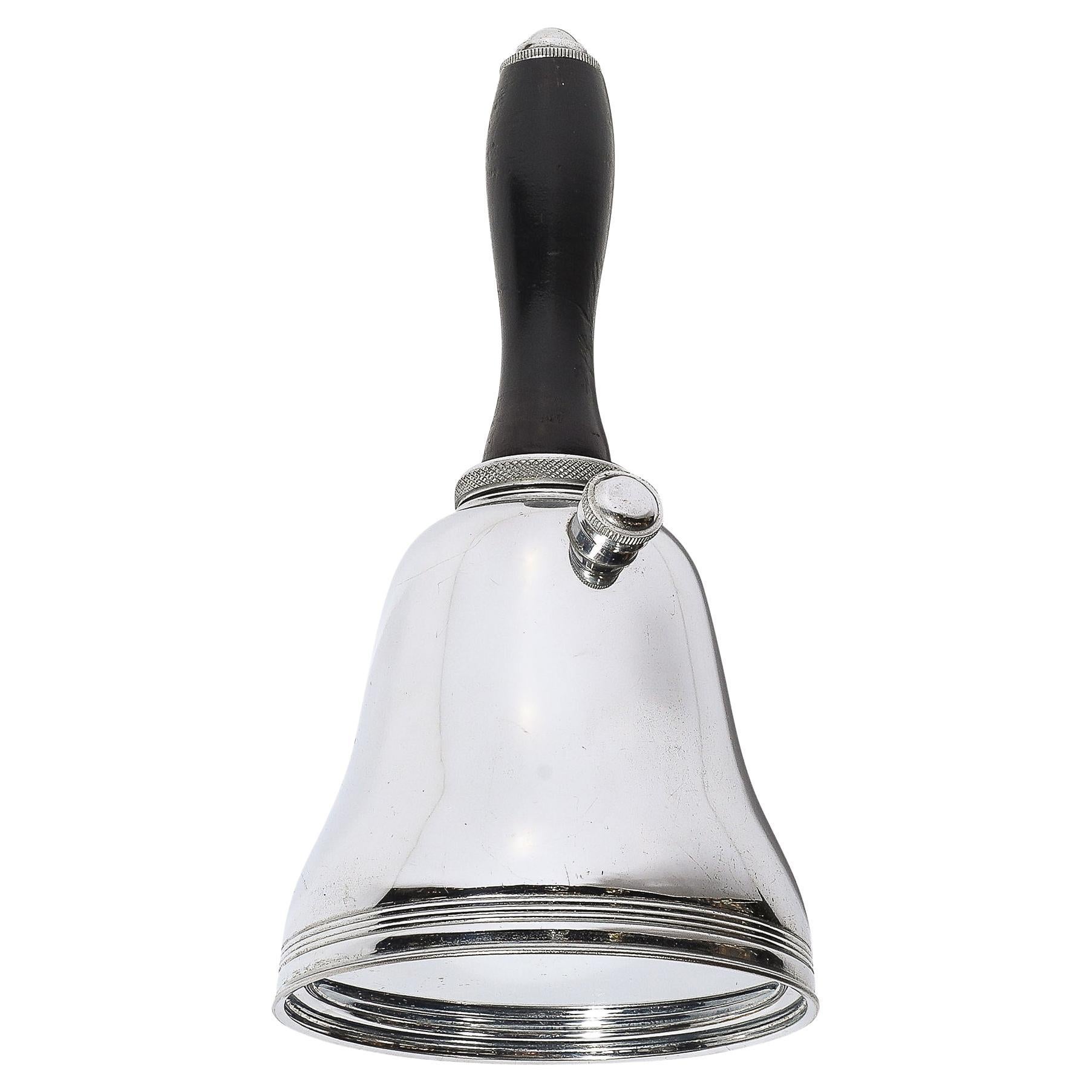 Shaker à cocktail en forme de cloche de Townes chromé Art Déco avec poignée en noyer ébonisé en vente