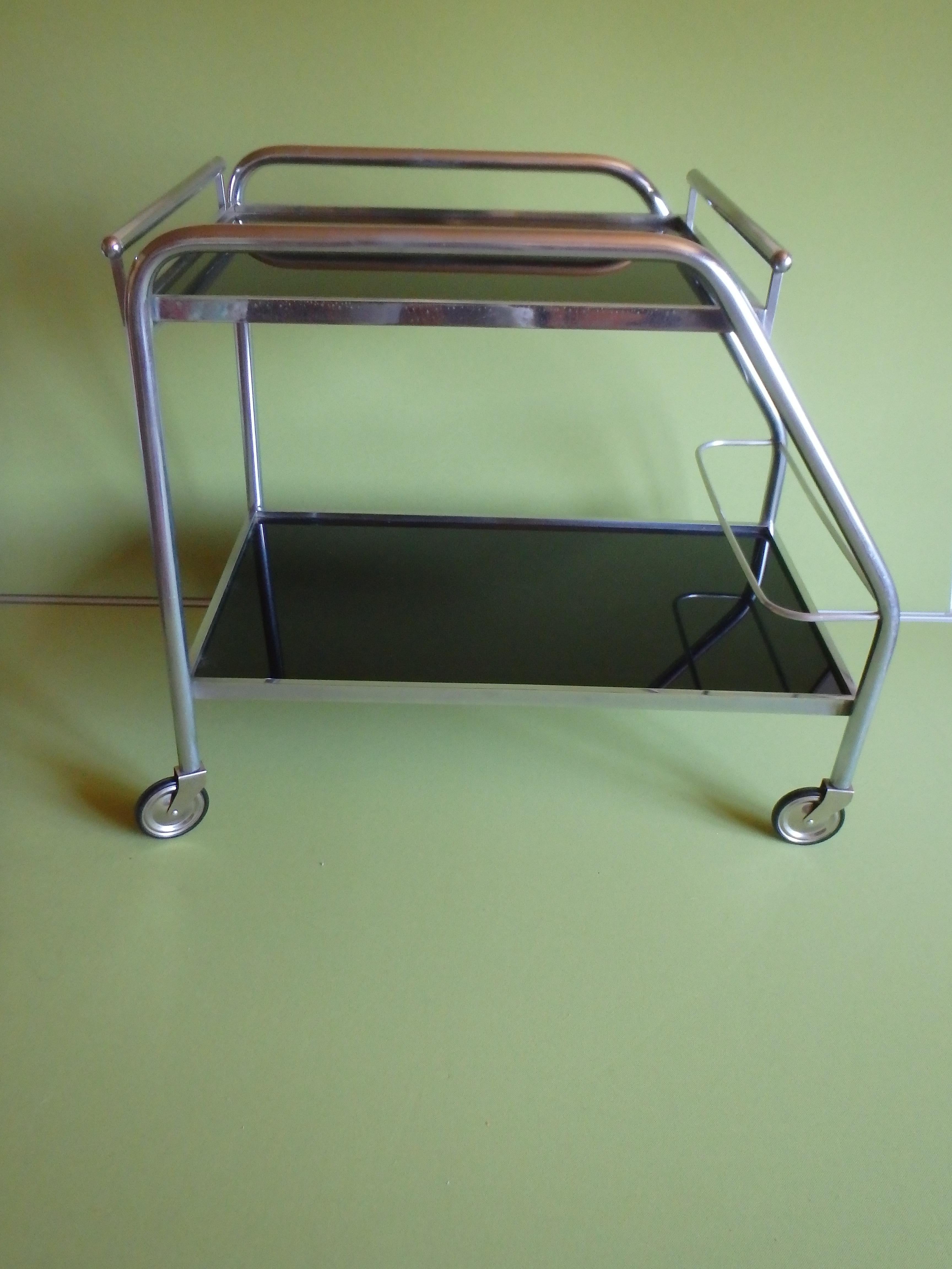 Chariot Art déco chromé avec verre noir et plateau de service amovible en vente 1