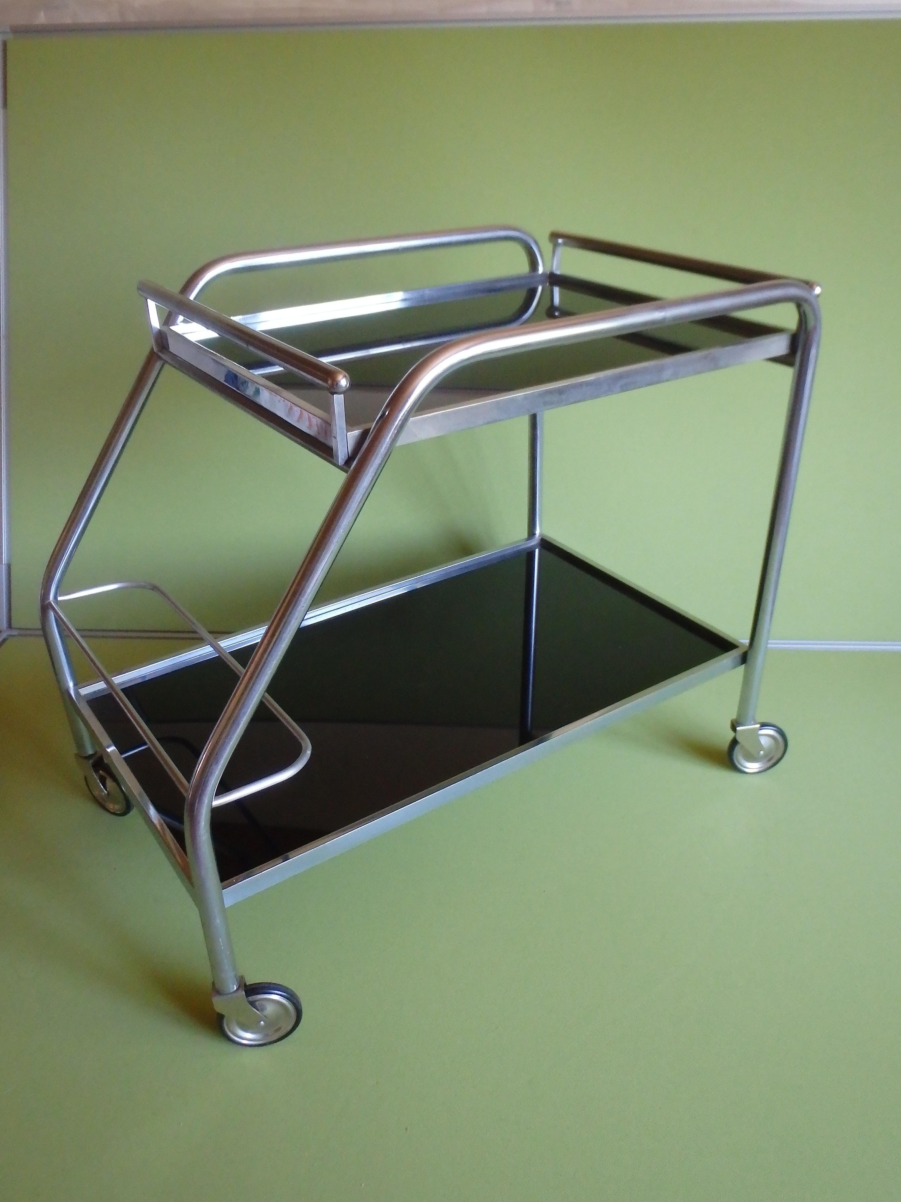 Chariot Art déco chromé avec verre noir et plateau de service amovible en vente 2