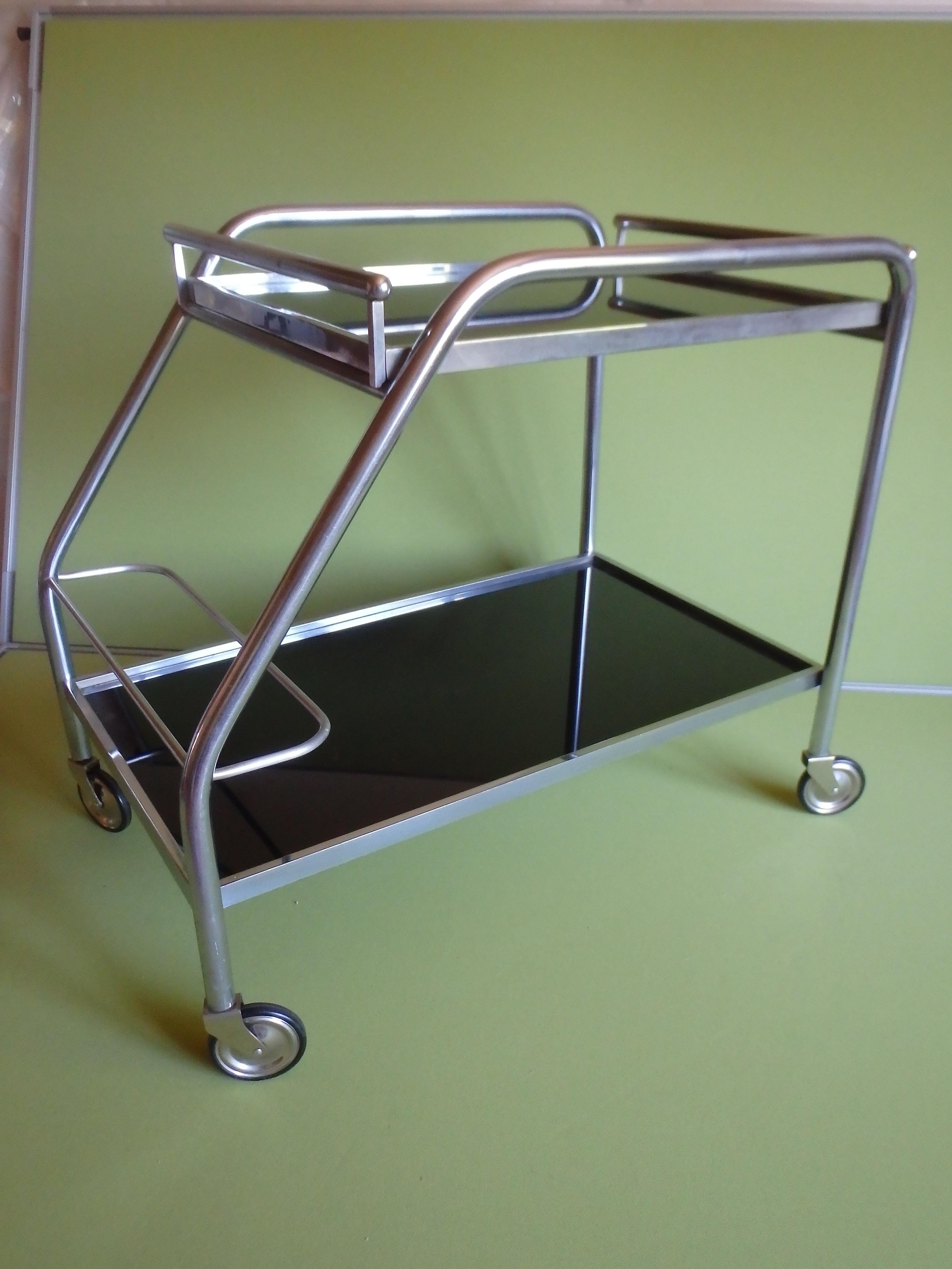 Chariot Art déco chromé avec verre noir et plateau de service amovible en vente 3