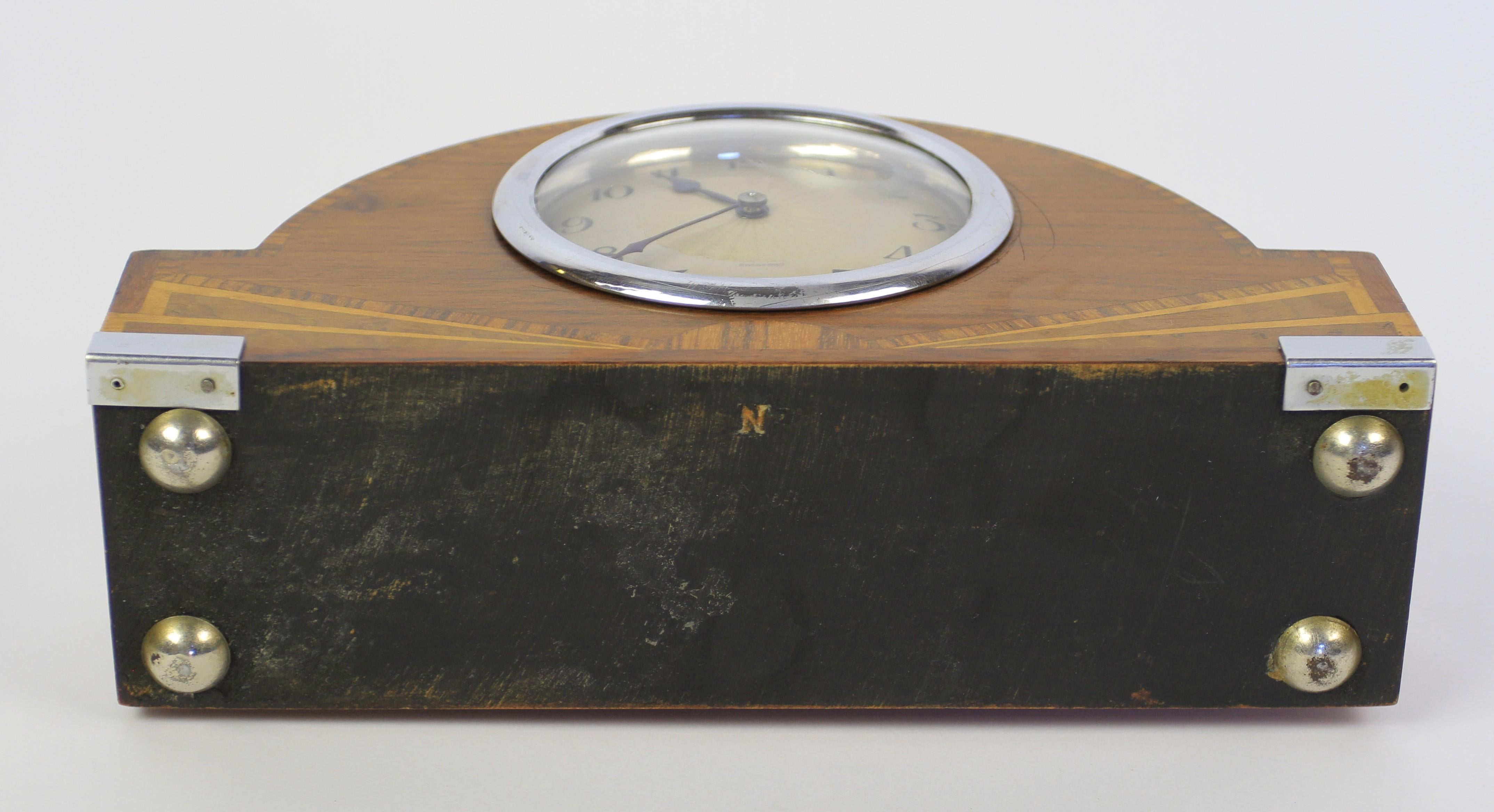Poli Art déco chrome et noyer  Horloge de cheminée en marqueterie  en vente