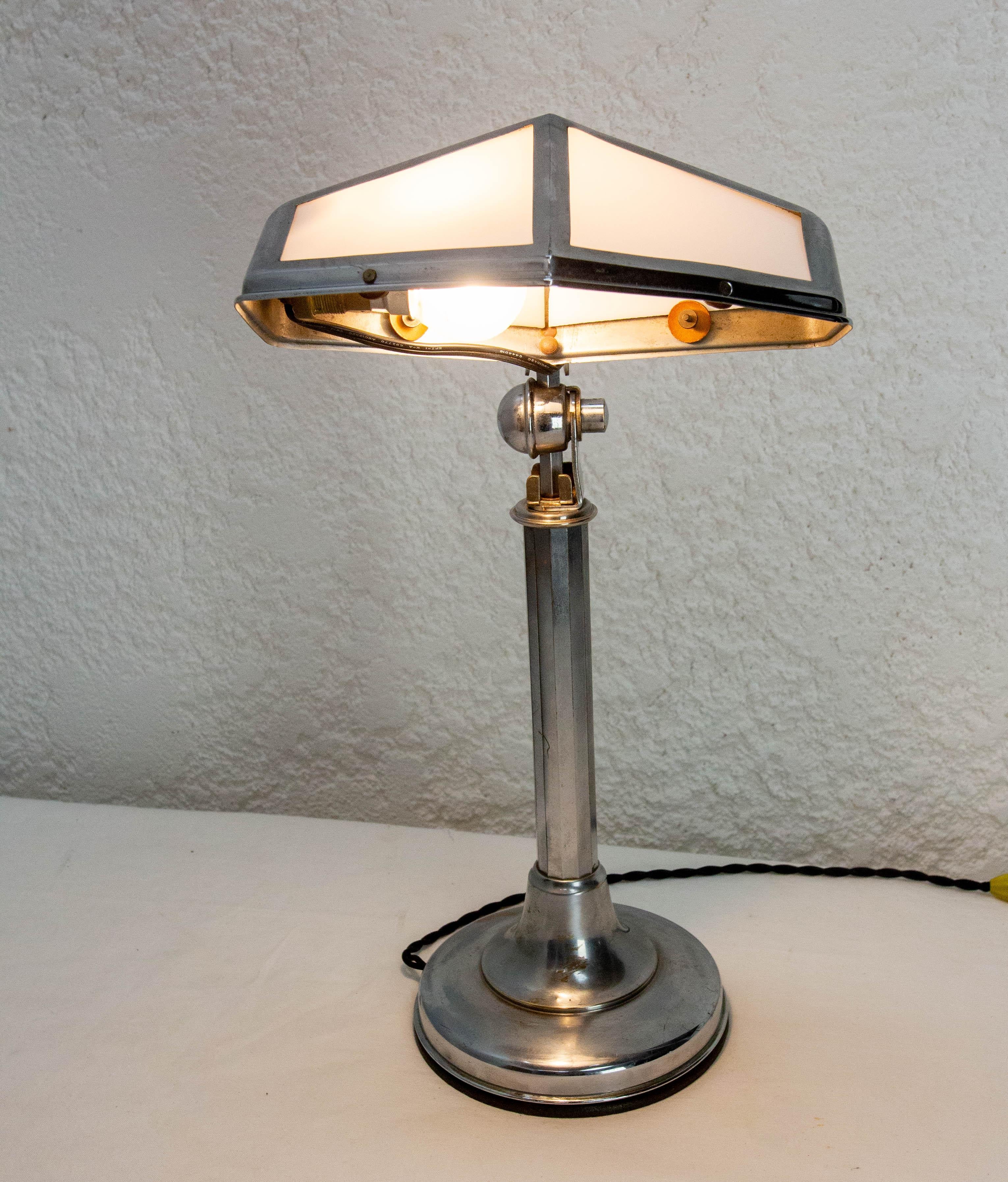 Mid-Century Modern Art Deco Chrome & White Plexiglass Pirouett Table Lamp, 1930 For Sale