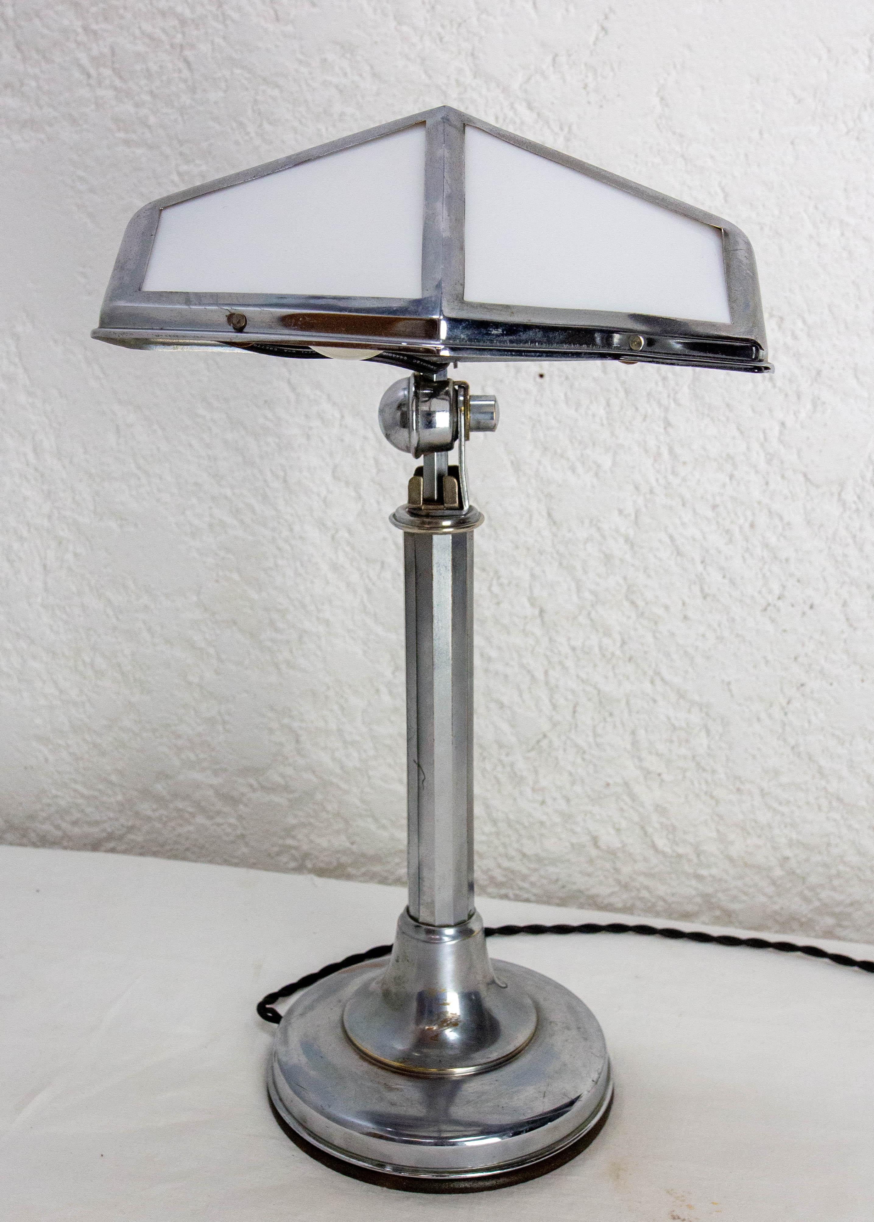 Italian Art Deco Chrome & White Plexiglass Pirouett Table Lamp, 1930 For Sale
