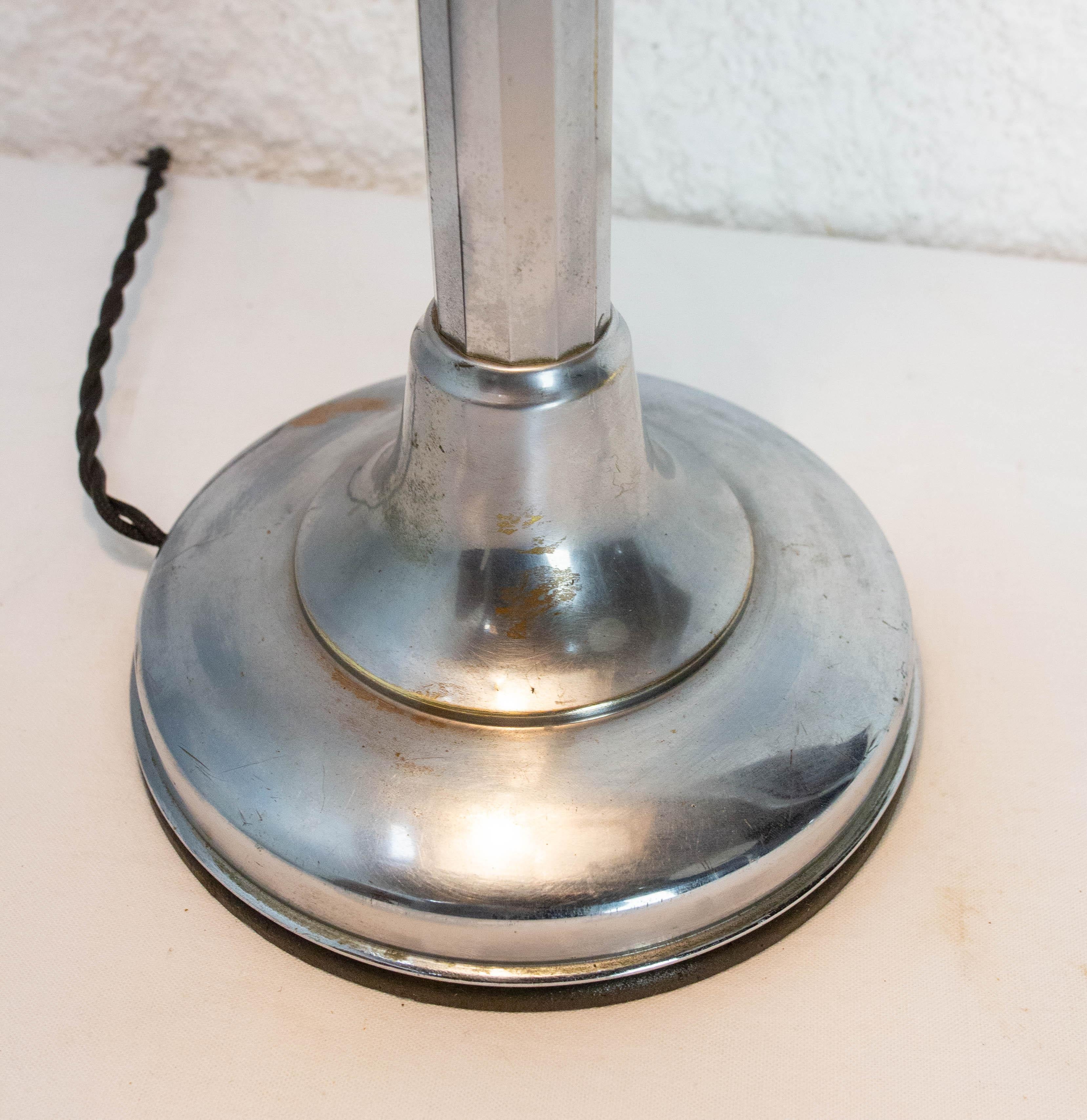 Art Deco Chrome & White Plexiglass Pirouett Table Lamp, 1930 For Sale 1