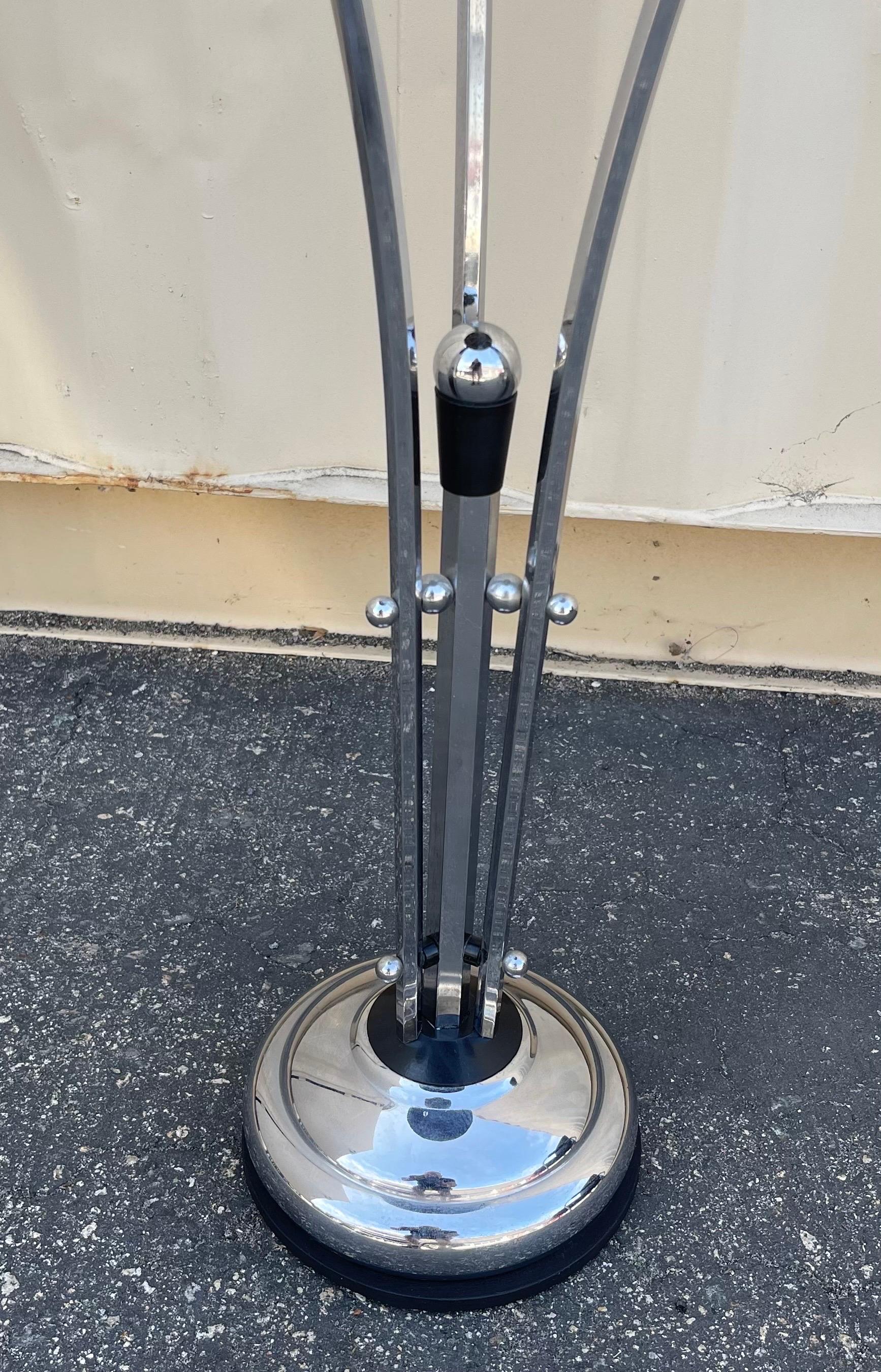 20th Century Art Deco Chrome with Mirror Top Martini / Side Table For Sale
