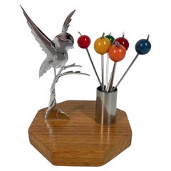 Set d'aiguilles à cocktail Art Déco en chrome et Wood avec oiseau atterrissant dans un arbre pour cueillir des baies