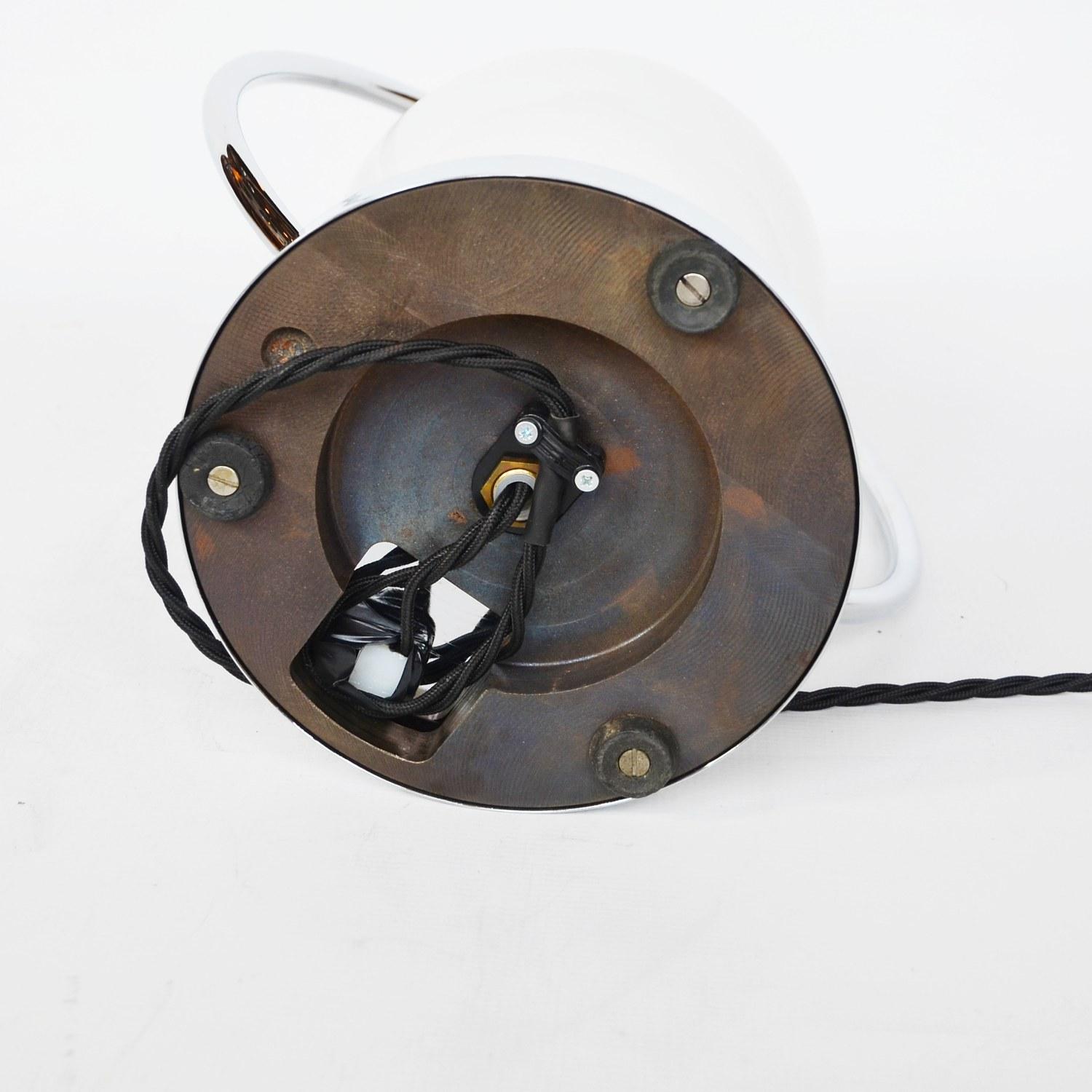 Art-Déco-Tischlampe aus verchromtem Metall (20. Jahrhundert) im Angebot