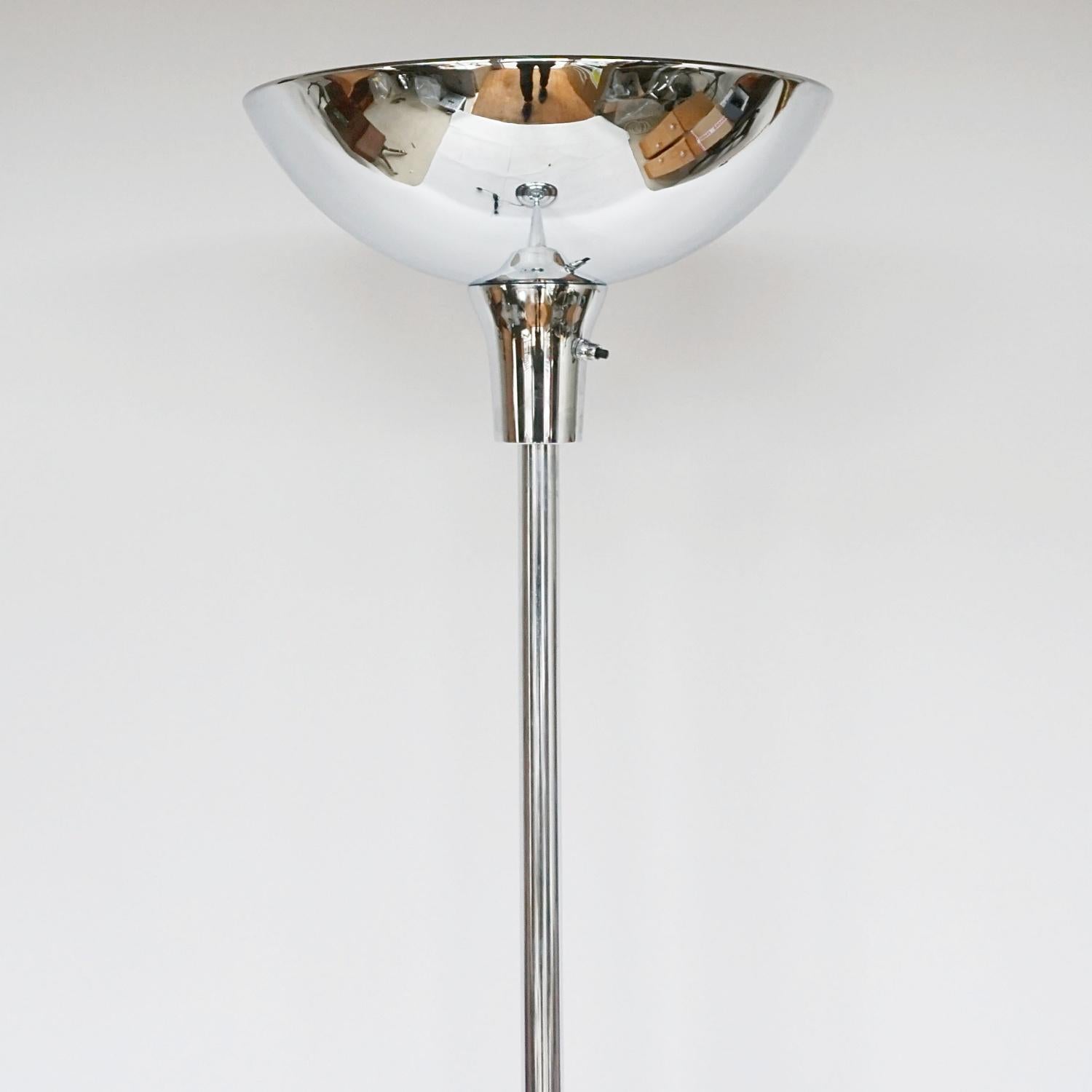 Art Deco Chromed Metal Uplighter In Good Condition For Sale In Forest Row, East Sussex