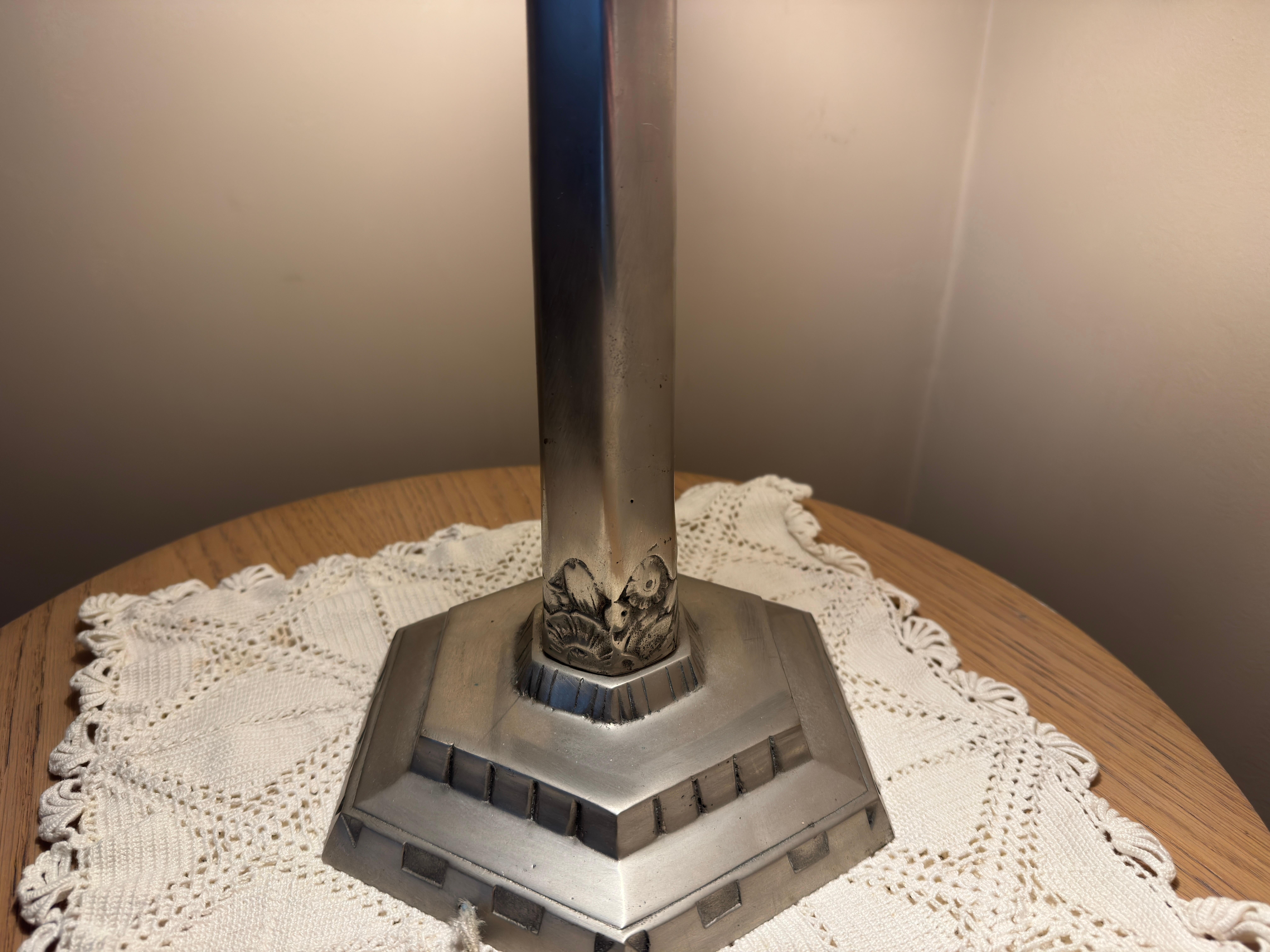 Lámpara de Sobremesa Art Decó Cromada con Mariposas de Cristal Esmerilado, Siglo XX en venta 12