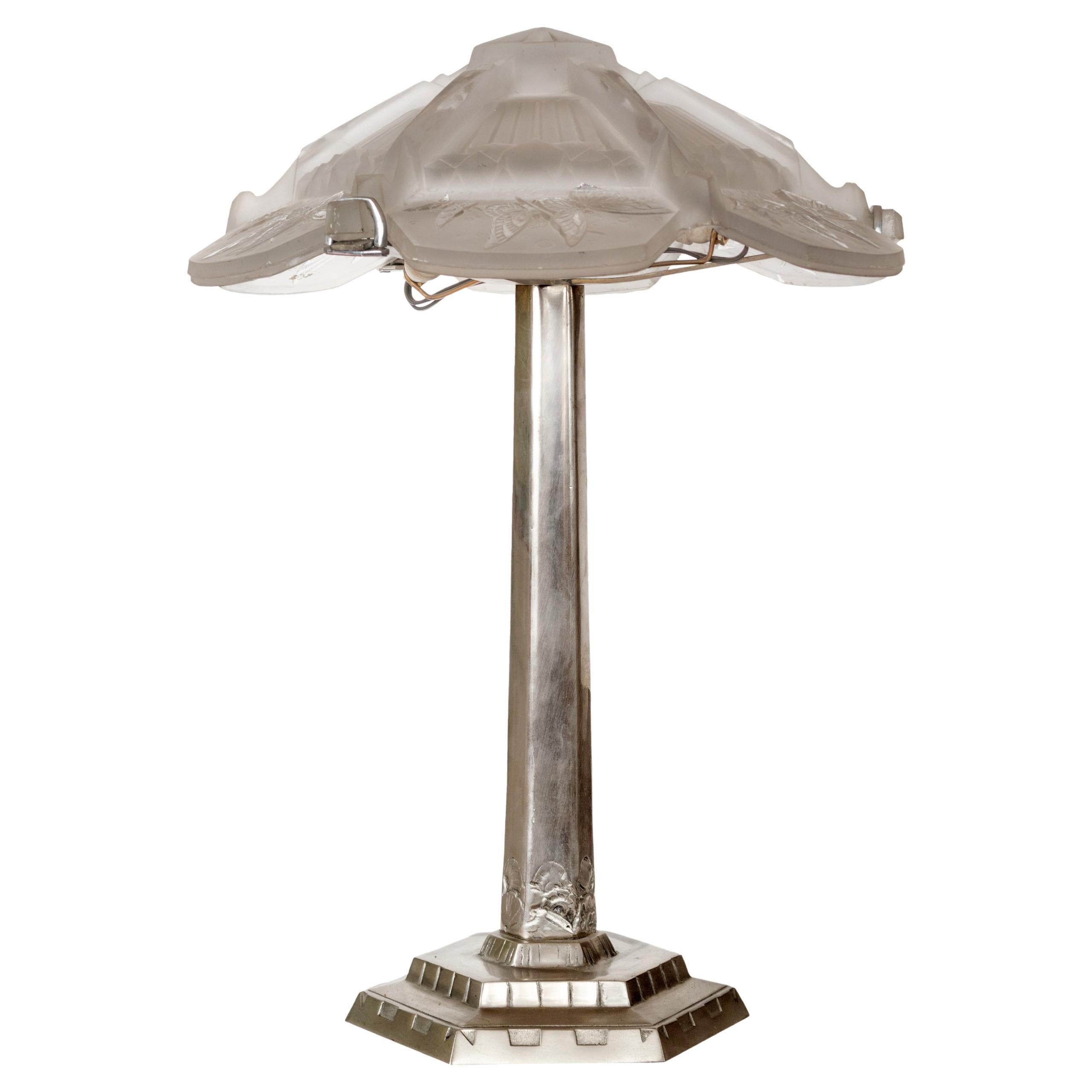 Lámpara de Sobremesa Art Decó Cromada con Mariposas de Cristal Esmerilado, Siglo XX en venta