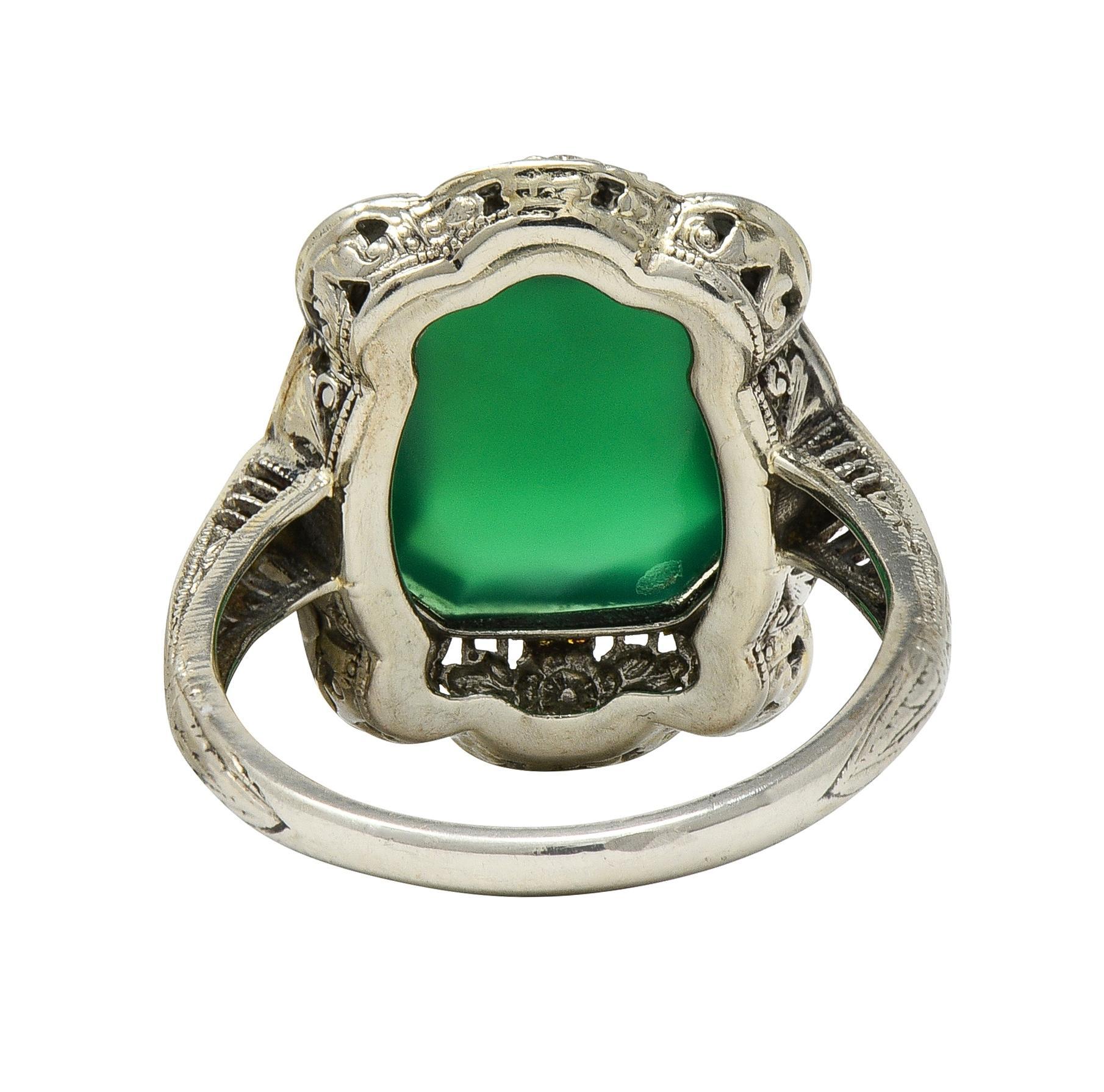Art Deco Chrysoprase 14 Karat White Gold Vintage Orange Blossom Dinner Ring im Zustand „Hervorragend“ im Angebot in Philadelphia, PA