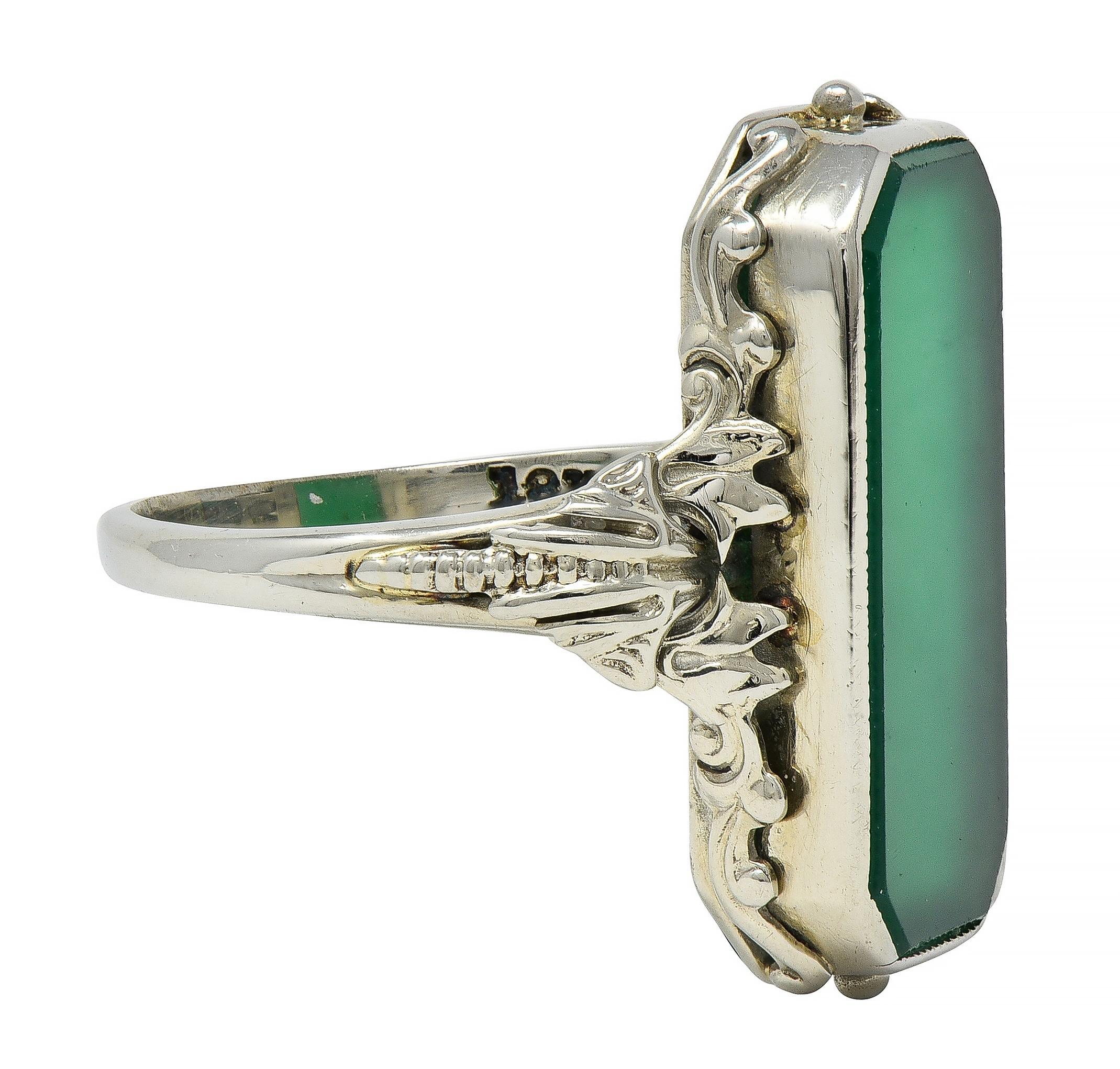 Art Déco Anello con crisoprasio art déco in oro bianco 18 carati in vendita