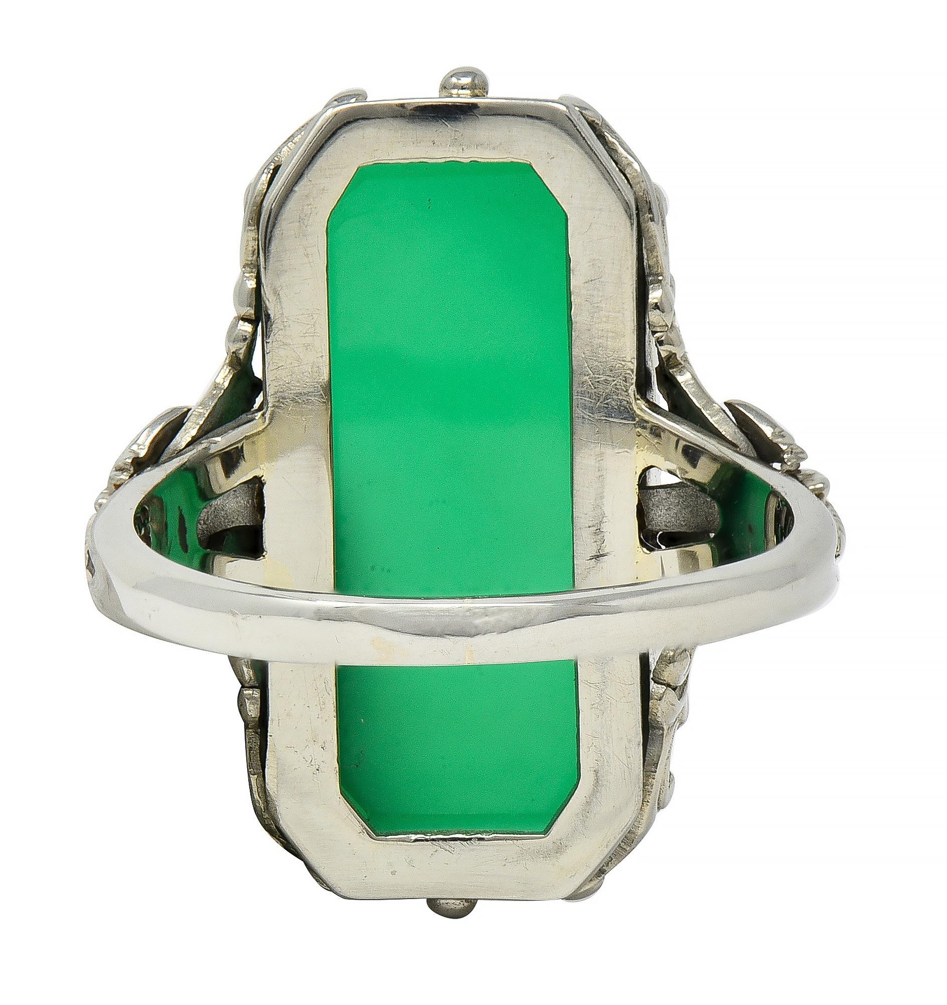 Ottagono Anello con crisoprasio art déco in oro bianco 18 carati in vendita