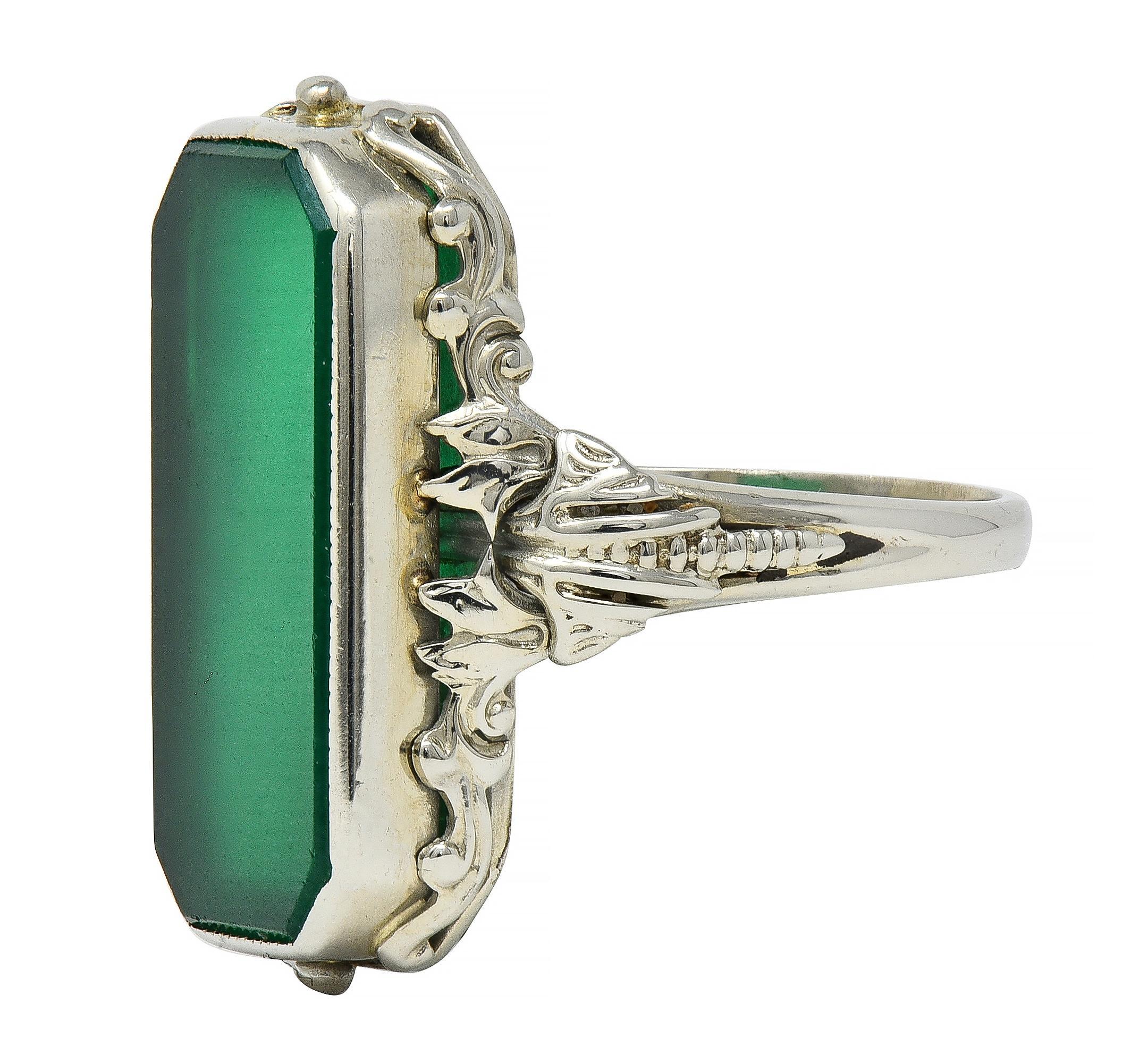 Anello con crisoprasio art déco in oro bianco 18 carati In condizioni ottime in vendita a Philadelphia, PA