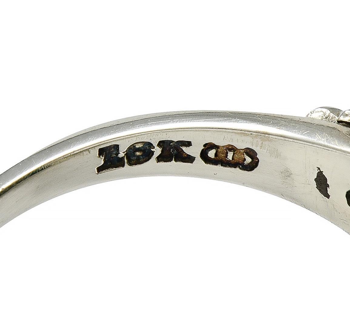 Donna Anello con crisoprasio art déco in oro bianco 18 carati in vendita