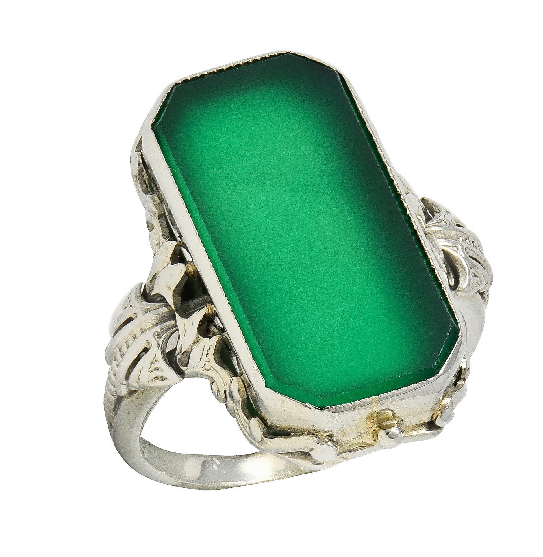 Anello con crisoprasio art déco in oro bianco 18 carati in vendita 2