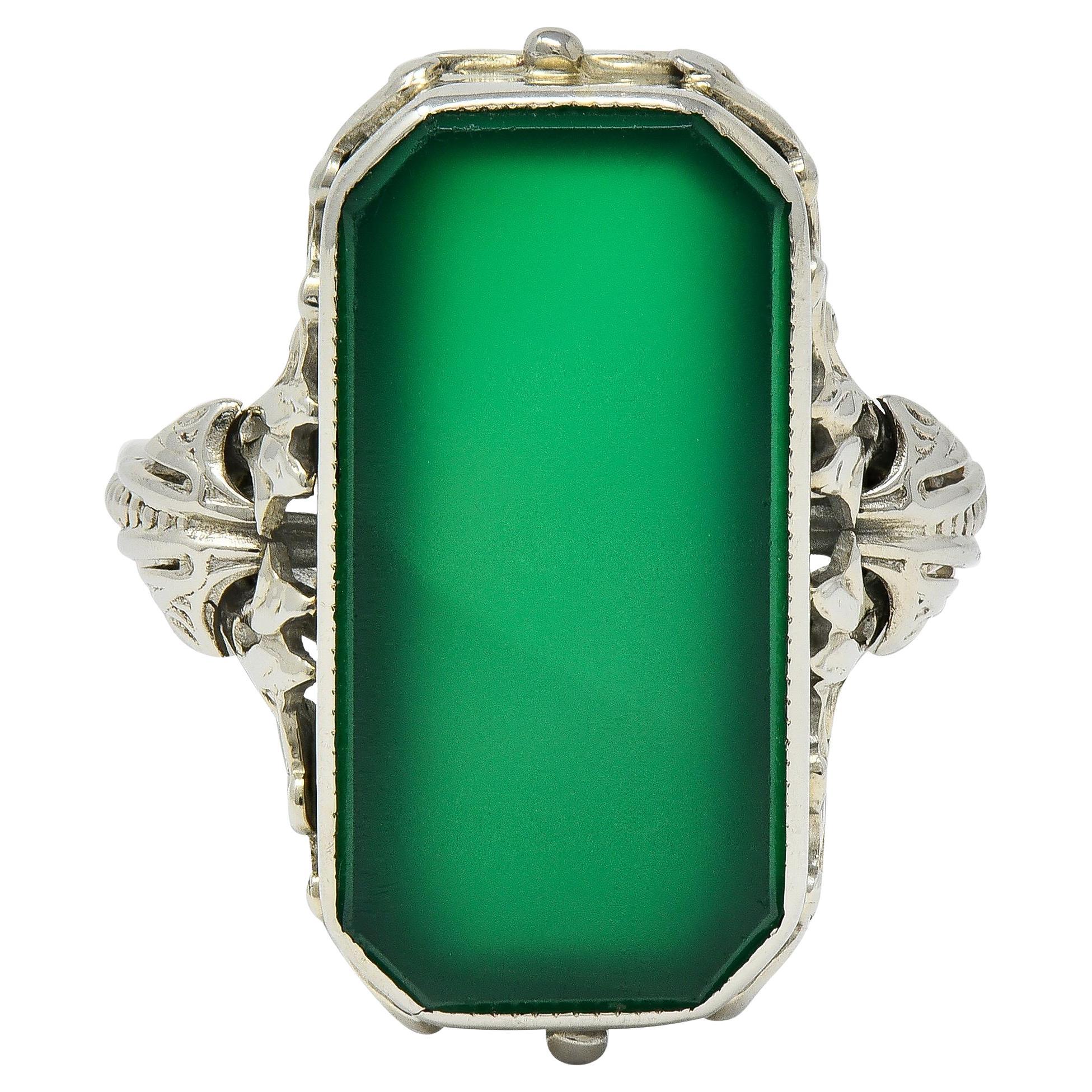 Art Deco Chrysoprase 18 Karat White Gold Vintage Signet Ring