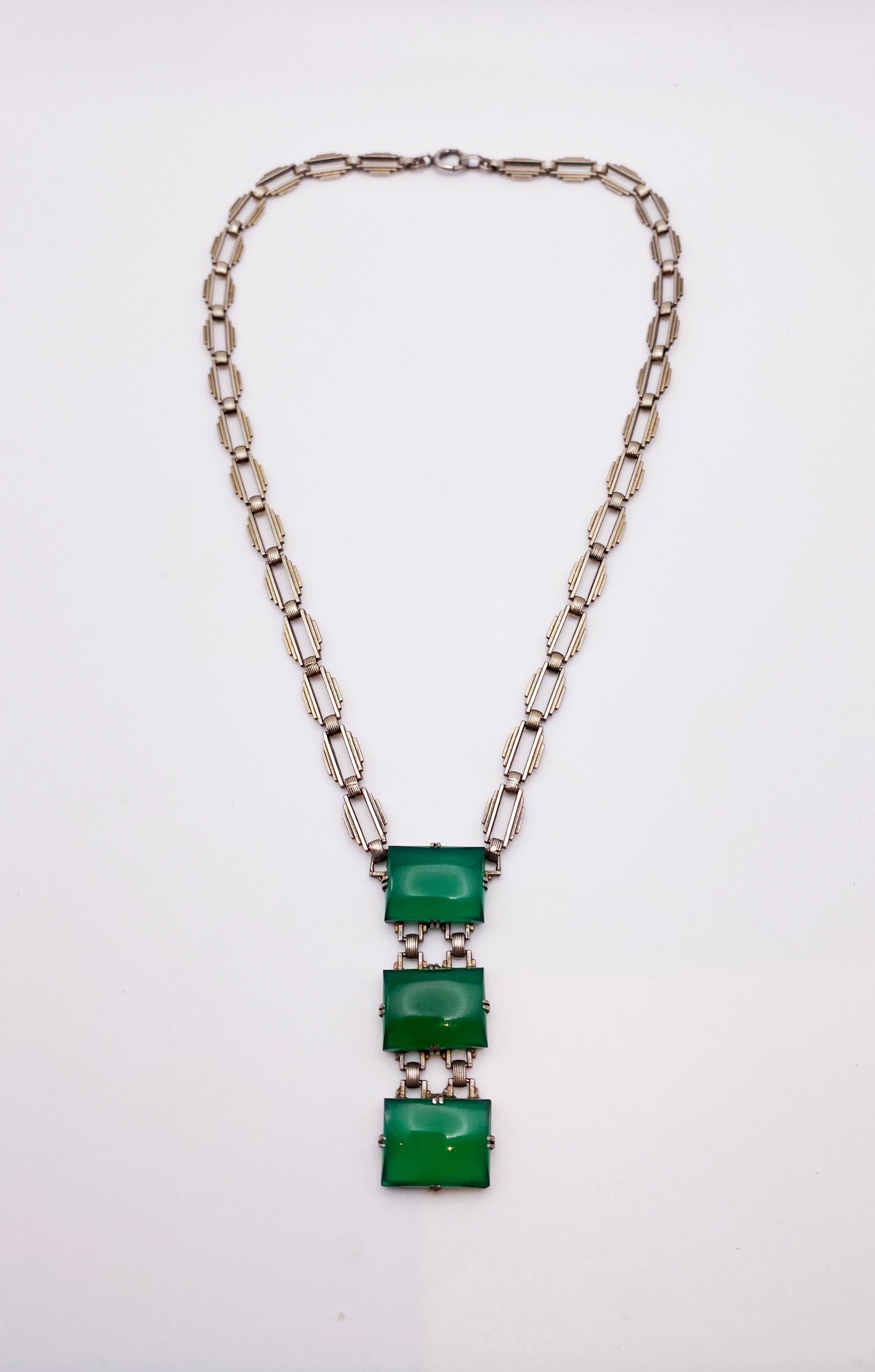 A stunning deco Chrysoprase necklace. Featuring a sterling silver bookchain. Did you know, Chrysoprase represents happiness, good fortune and prosperity. This necklace is in excellent condition.  A wonderful gift or treat for yourself. 