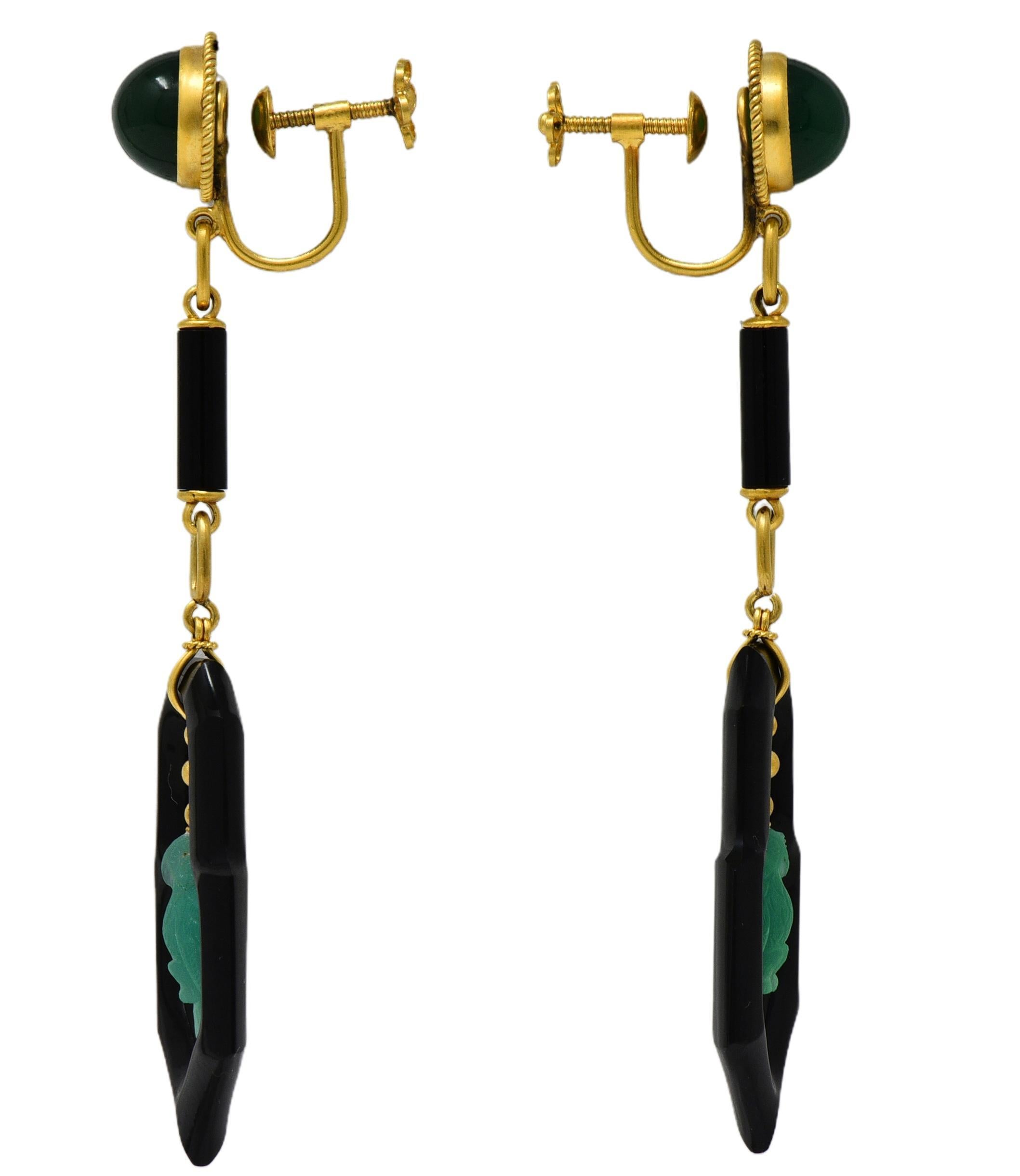 Art Déco Orecchini a goccia Art Deco in crisoprasio, onice, oro giallo 14K, gufo antico con chiusura a vite in vendita