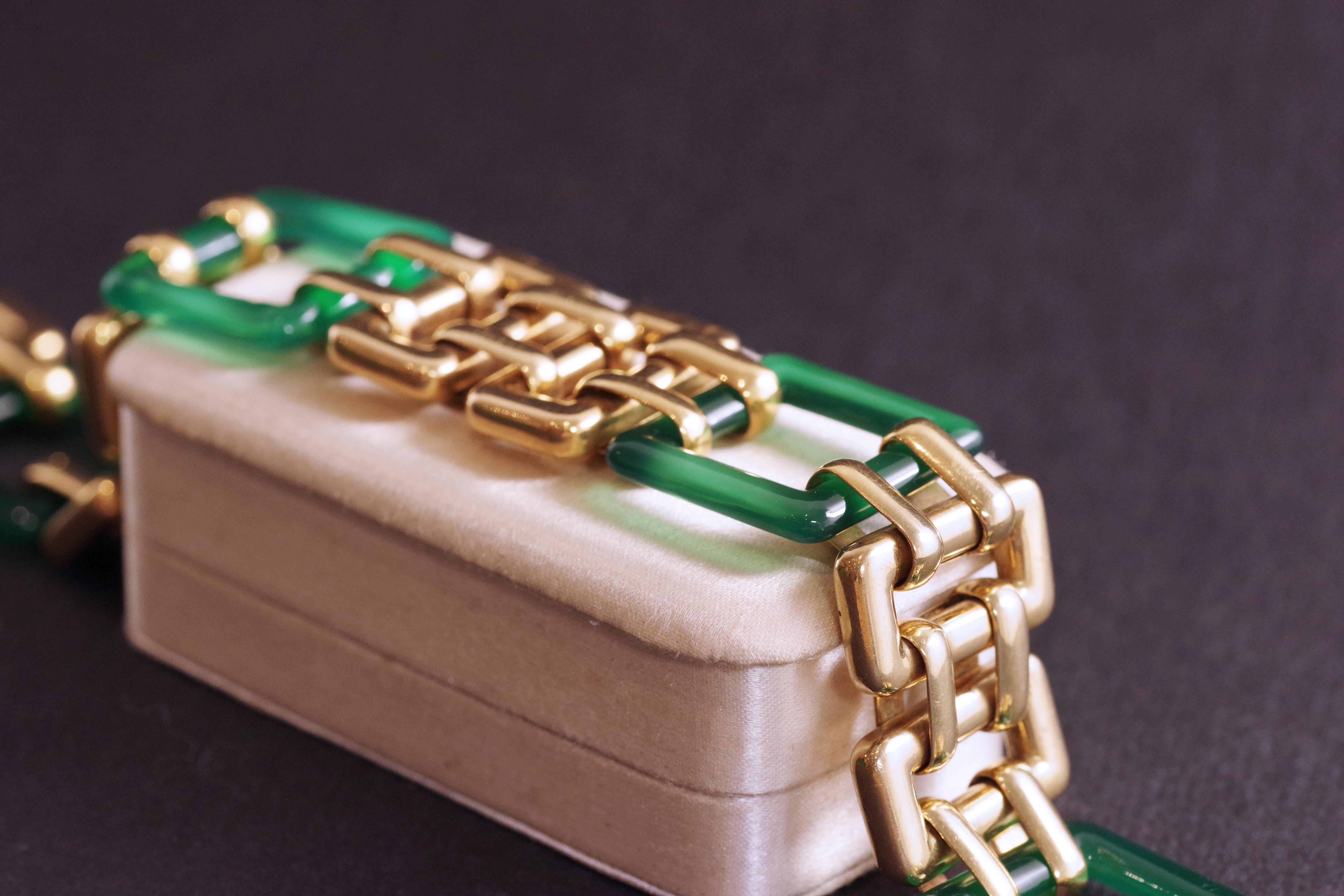 Art Deco Chrysoprase Square Gold Bracelet in 18k Gold, Green Chalcedony For Sale 5