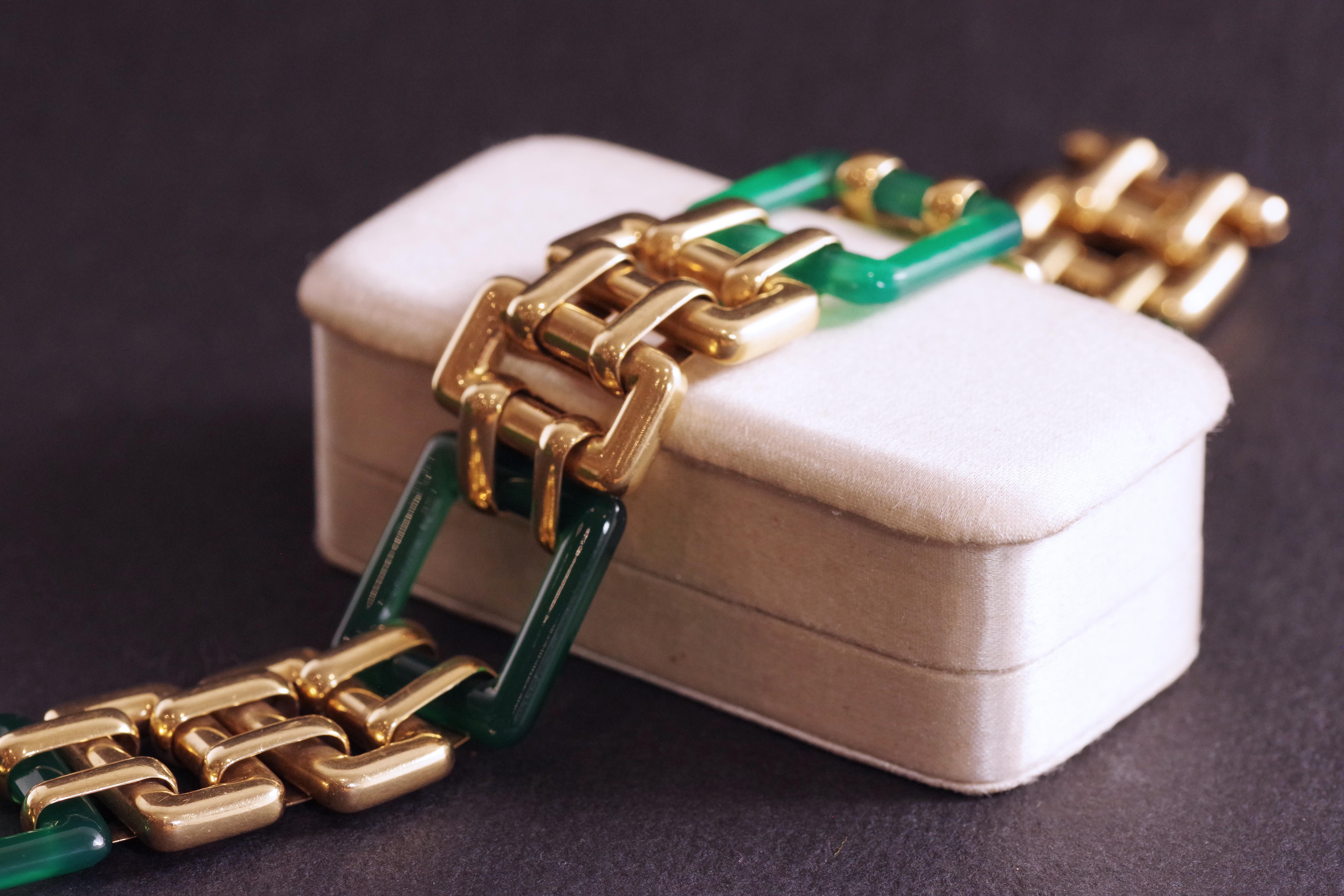 Art Deco Chrysoprase Square Gold Bracelet in 18k Gold, Green Chalcedony For Sale 4