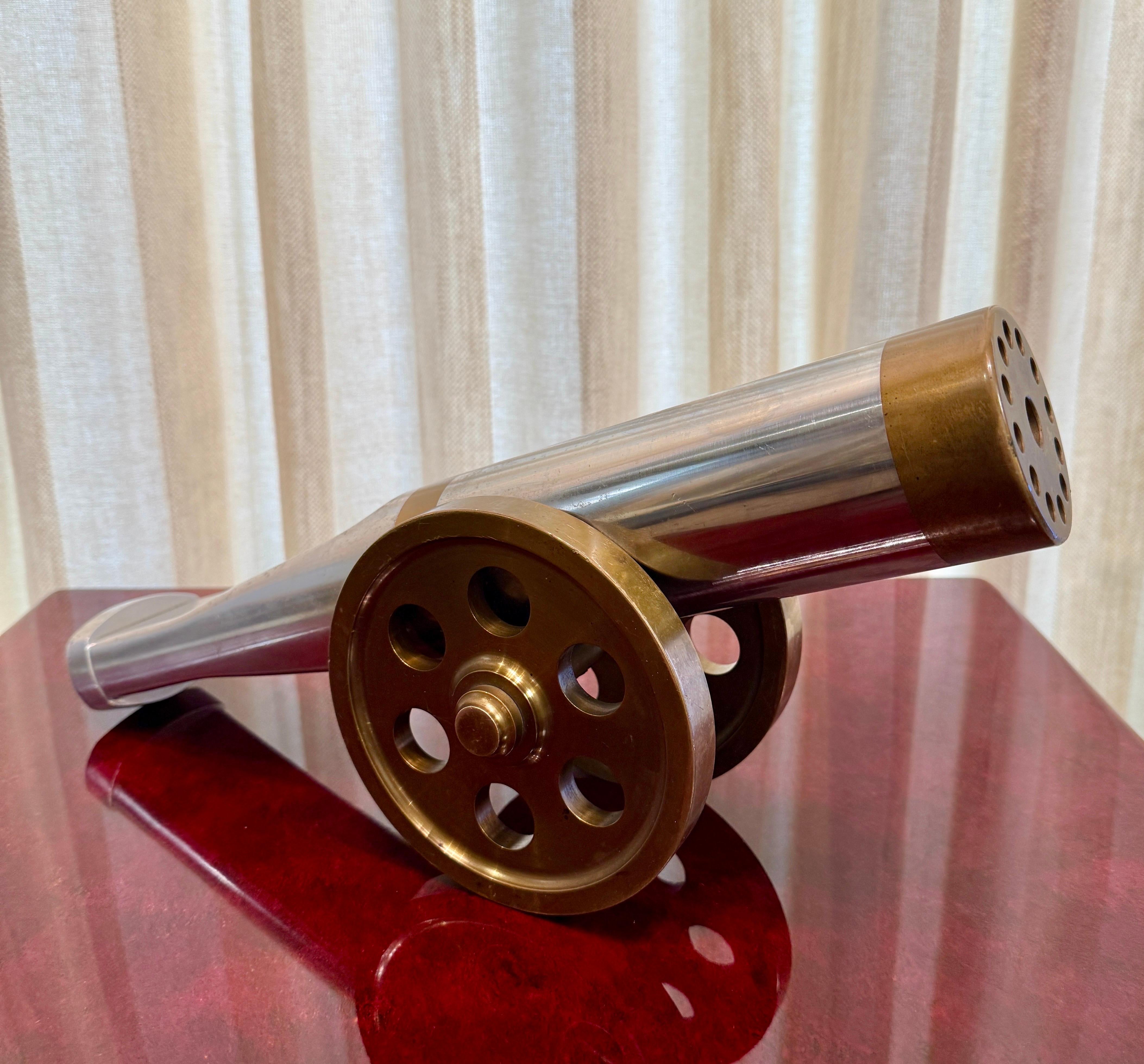 Art Déco Modello pubblicitario Art Deco Cigarette Canon Novelty in vendita