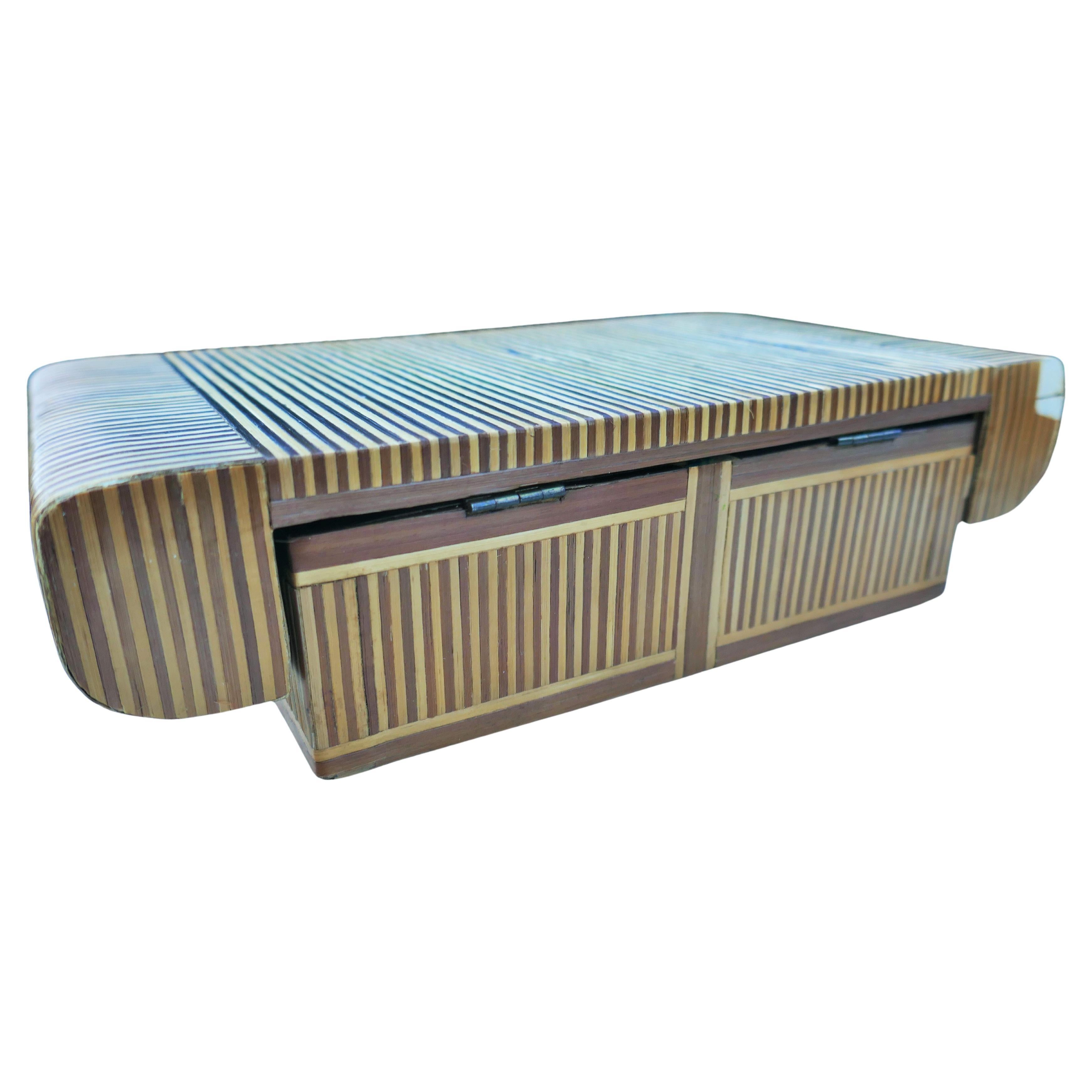 Art Deco cigarette holder. In Distressed Condition For Sale In Lugo, IT
