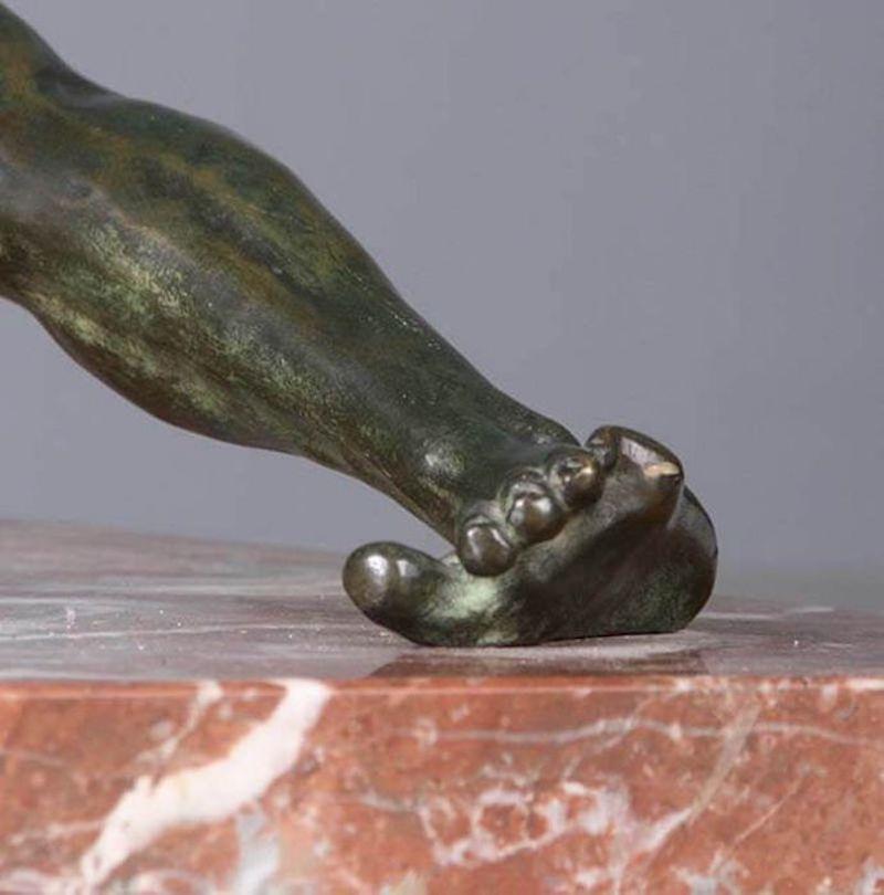 Art déco Cipriani Gladiator-Skulptur aus Bronze auf Marmorsockel im Angebot 3