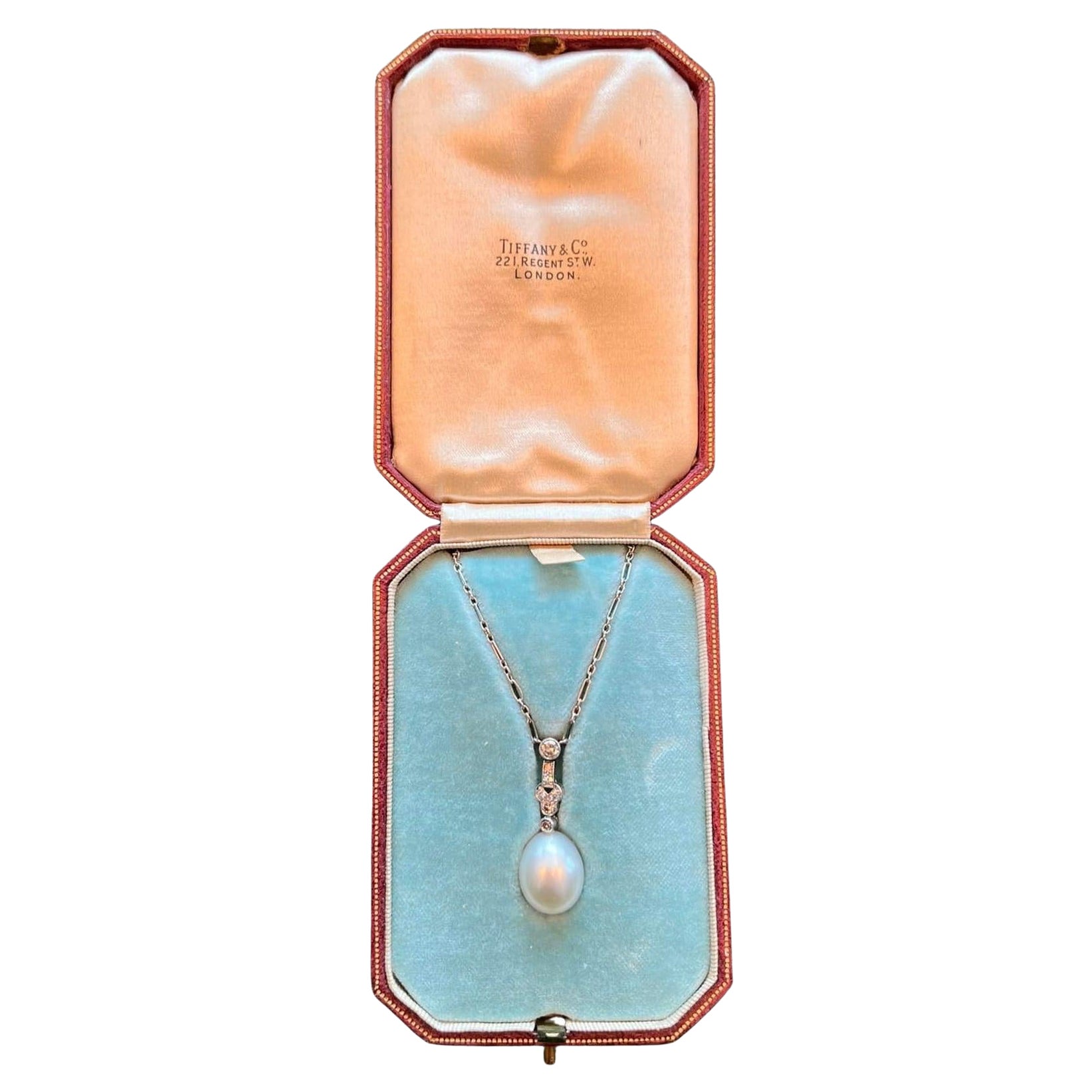 Art Deco circa 1920 Tiffany & Co. Collana di diamanti e perle in platino Regent Street