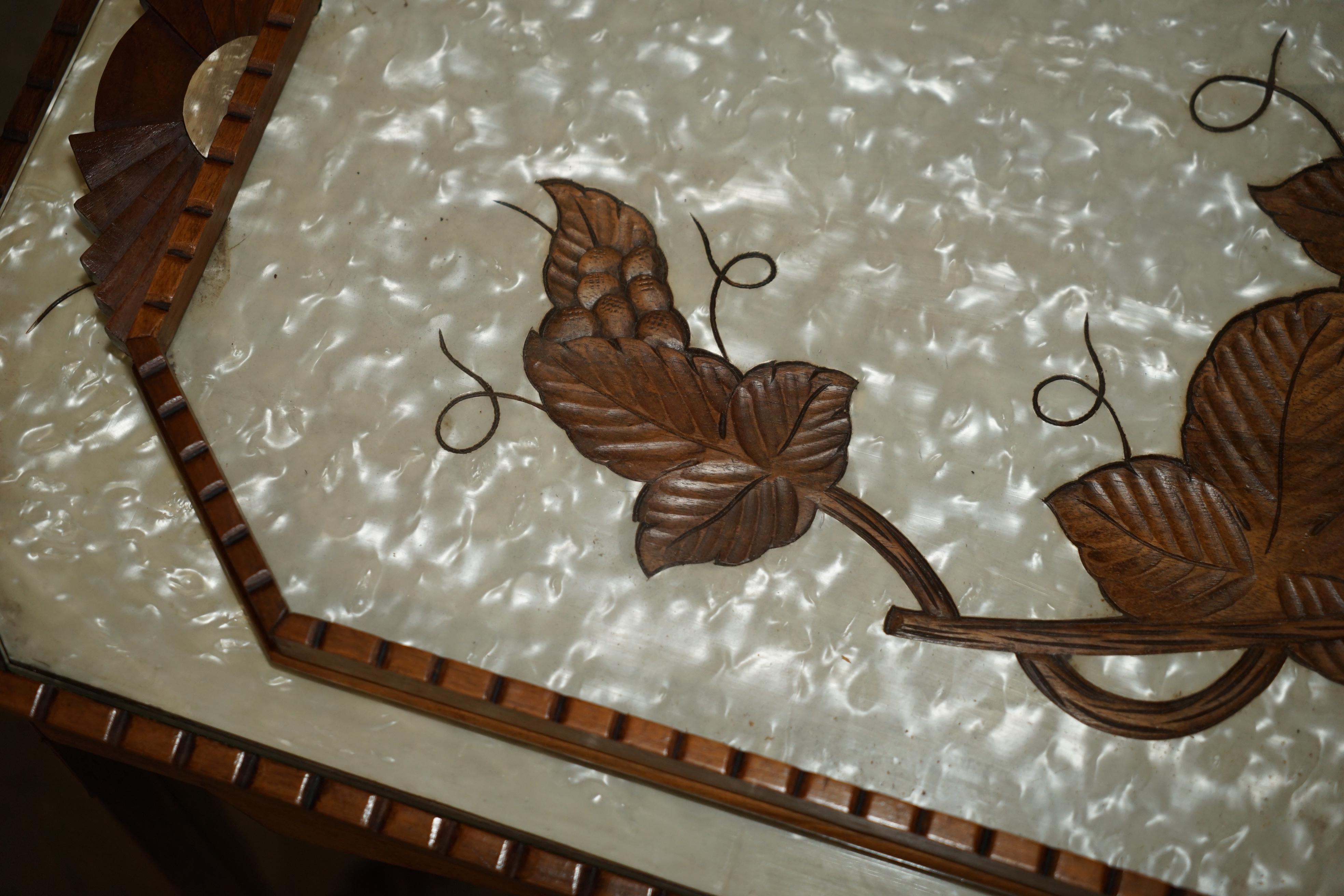 ART DECO CIRCA 1920's MOTHER OF PEARL WALNUT TRAY TABLE WITH REMOVABLE TRAY In Good Condition For Sale In West Sussex, Pulborough