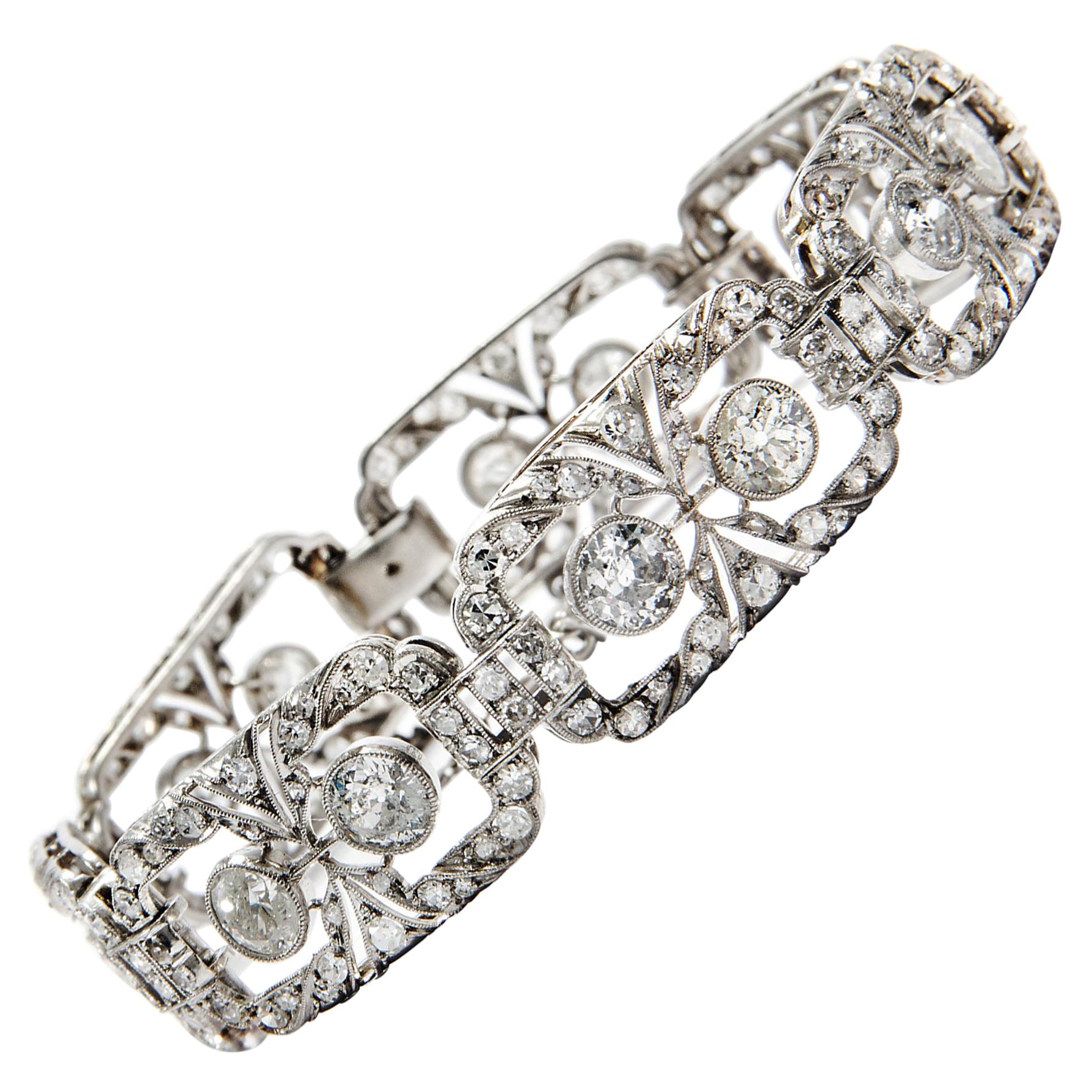 Art Deco circa 1925 11.35 Carat Old European Cut White Diamond Platinum Bracelet For Sale