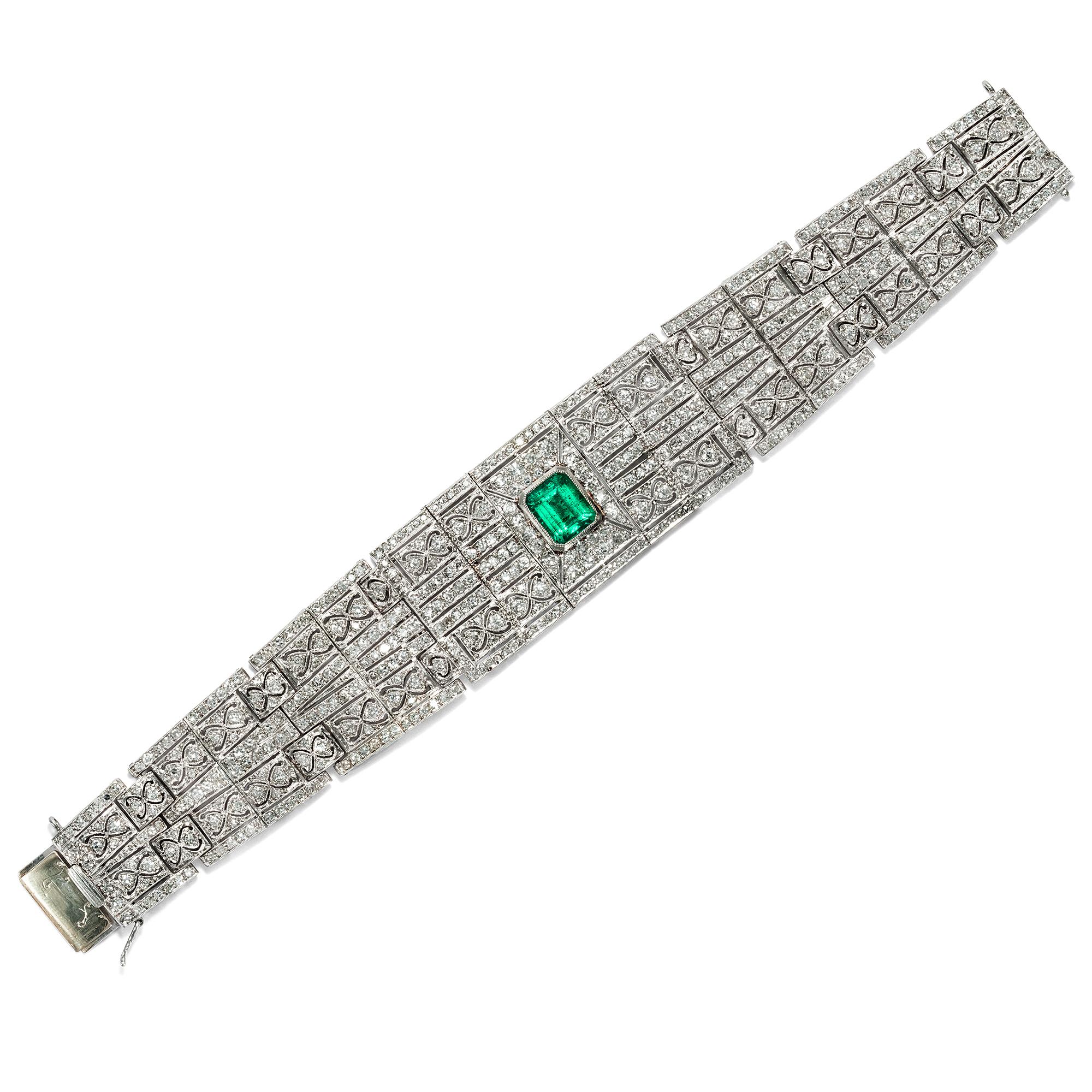 Jewellery of the first decades of the 20th century is characterised by its unsurpassed perfection of craftsmanship, with an eye on luxurious details at all times. This Art Déco bracelet, dating to the mid-1920s, is a perfect example; each of its