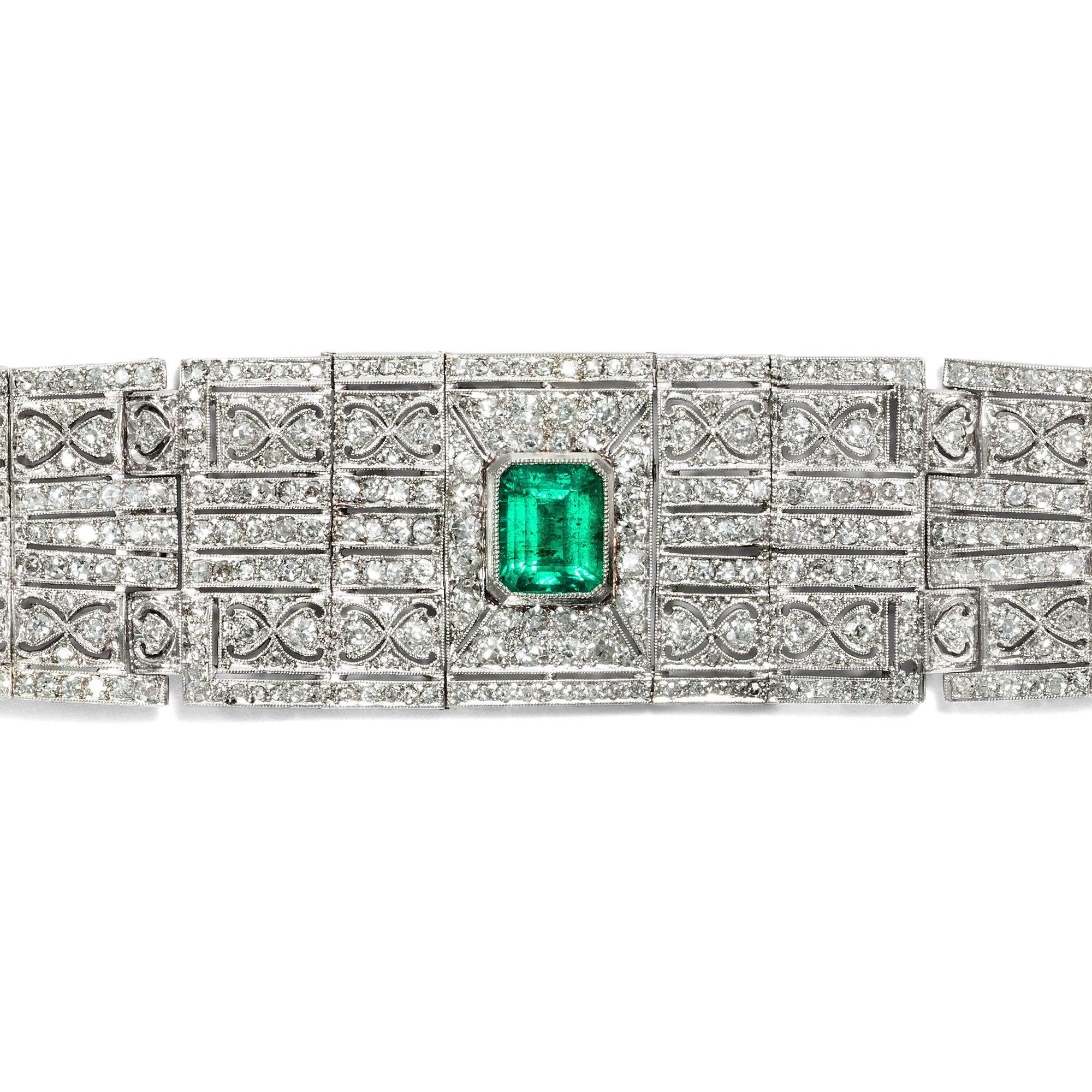 Art Déco circa 1925, Certified 8.3 Carat Diamond and Emerald Platinum Bracelet In Good Condition In Berlin, Berlin
