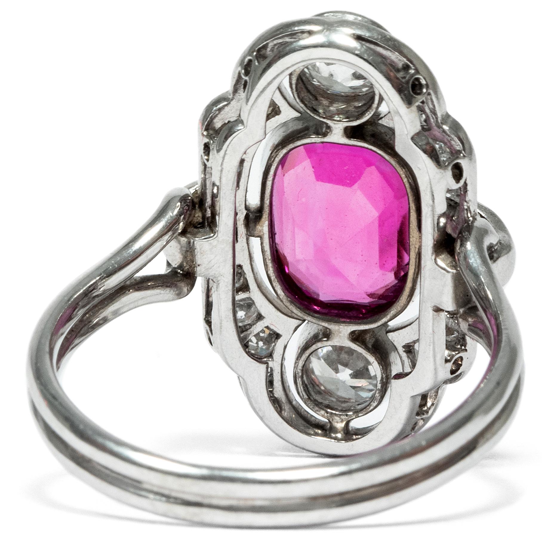Art Deco Art Déco circa 1930, 2.5 Carat Pink Sapphire Diamond Platinum Cocktail Ring