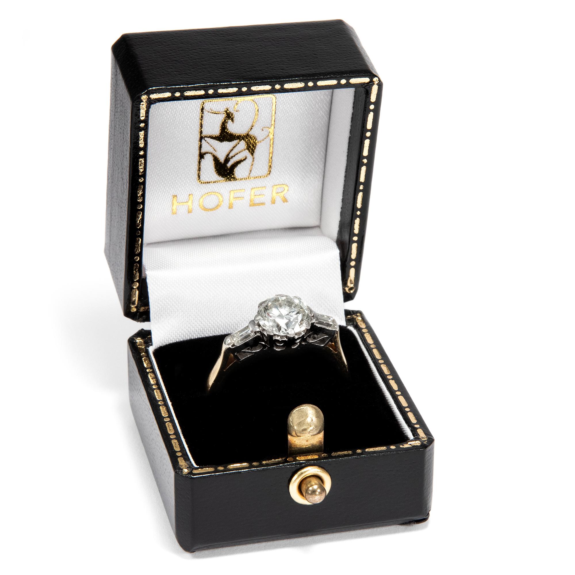 Women's or Men's Art Deco circa 1930, Certified 1.45 Carat Diamond Solitaire Engagement Ring