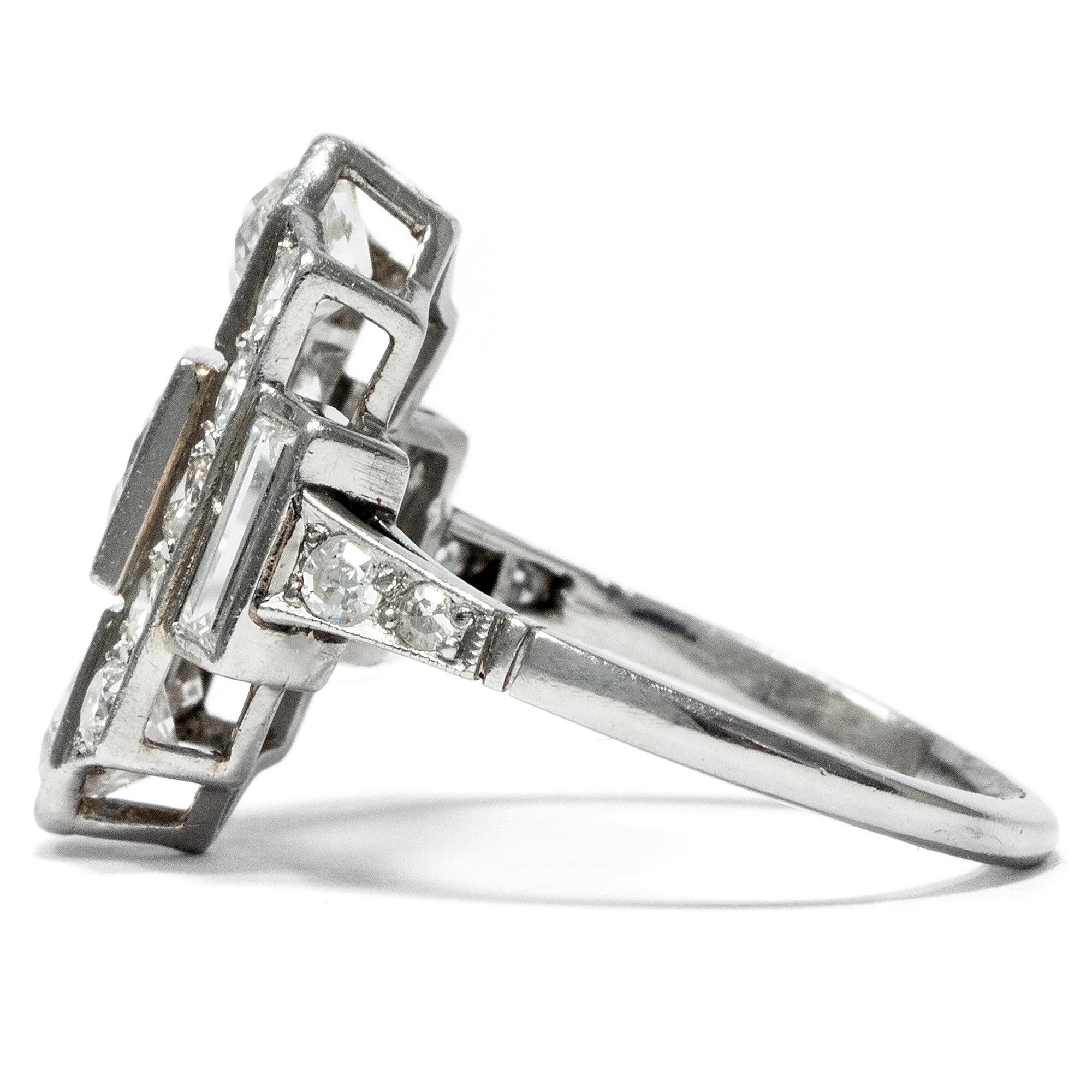 Women's or Men's Art Deco circa 1930, Certified 2.25 Carat Old European Cut Diamond Platinum Ring
