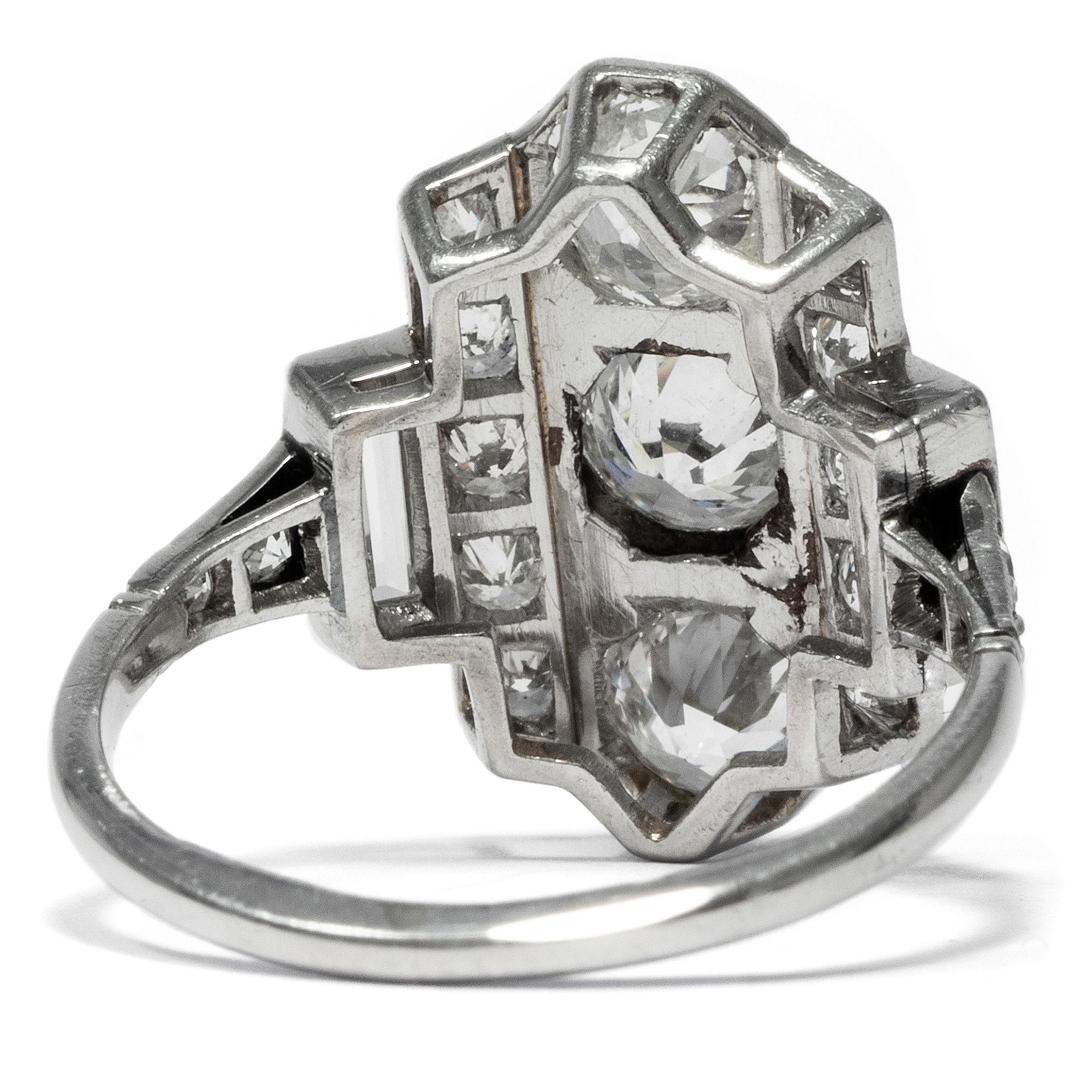 Art Deco circa 1930, Certified 2.25 Carat Old European Cut Diamond Platinum Ring 1