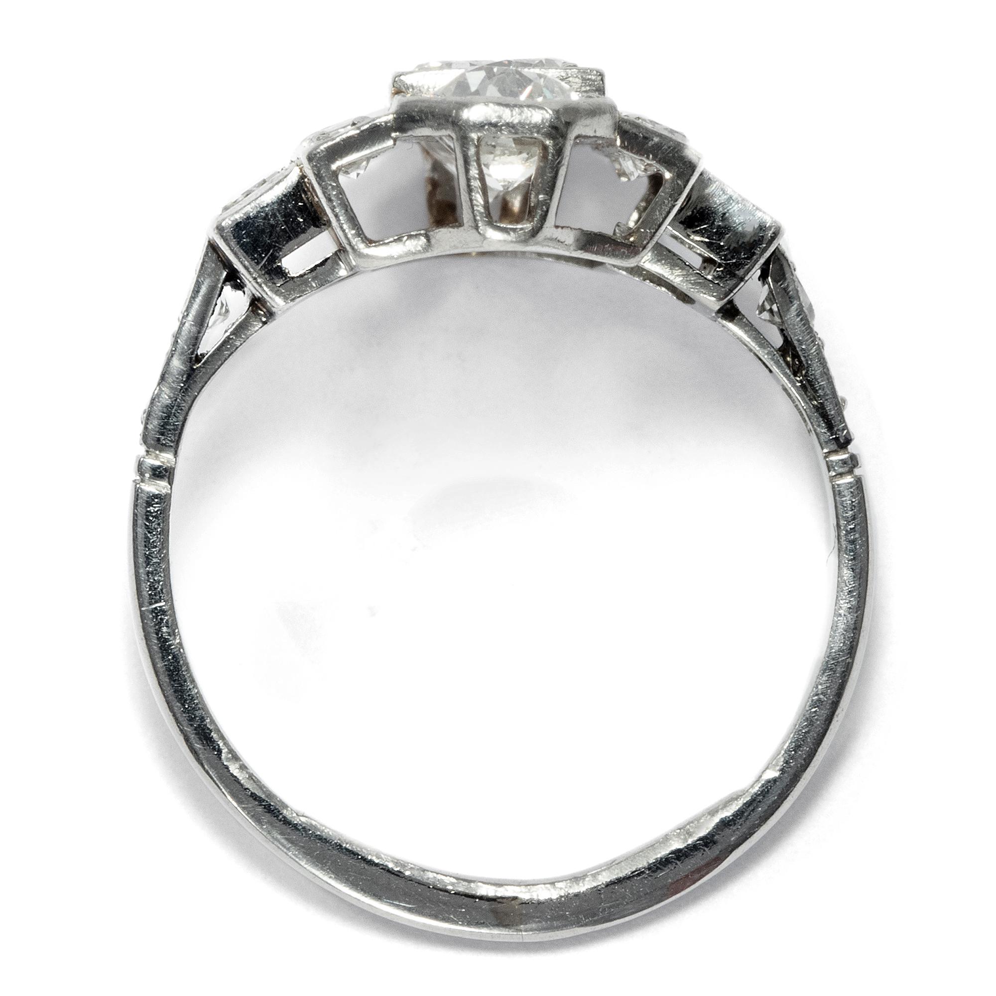 Art Deco circa 1930, Certified 2.25 Carat Old European Cut Diamond Platinum Ring 2