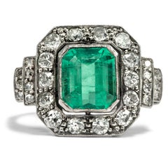 Art Deco circa 1930, Certified 2.42 Carat Emerald Diamond Platinum Cocktail Ring