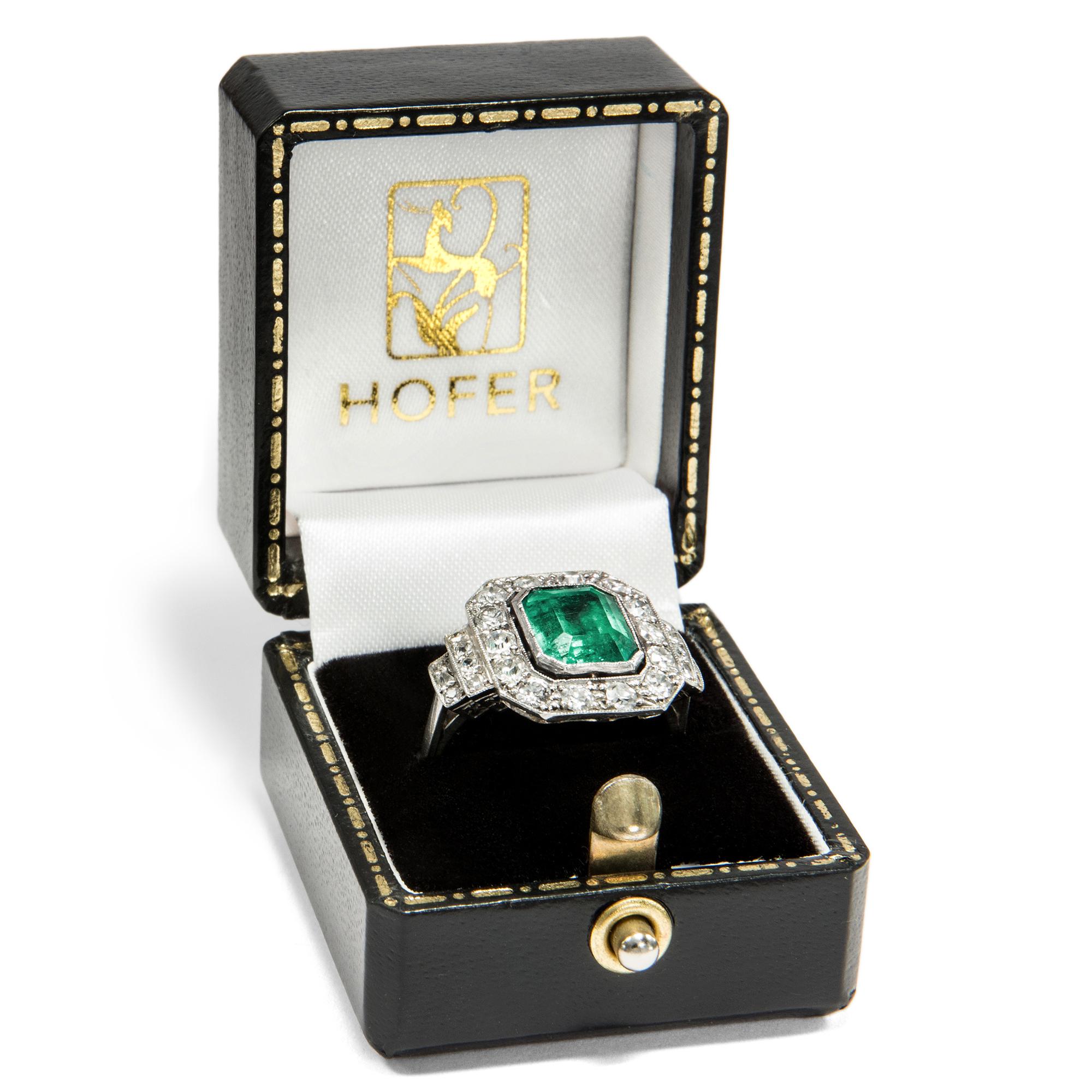 Art Deco circa 1930, Certified 2.42 Carat Emerald Diamond Platinum Cocktail Ring 2