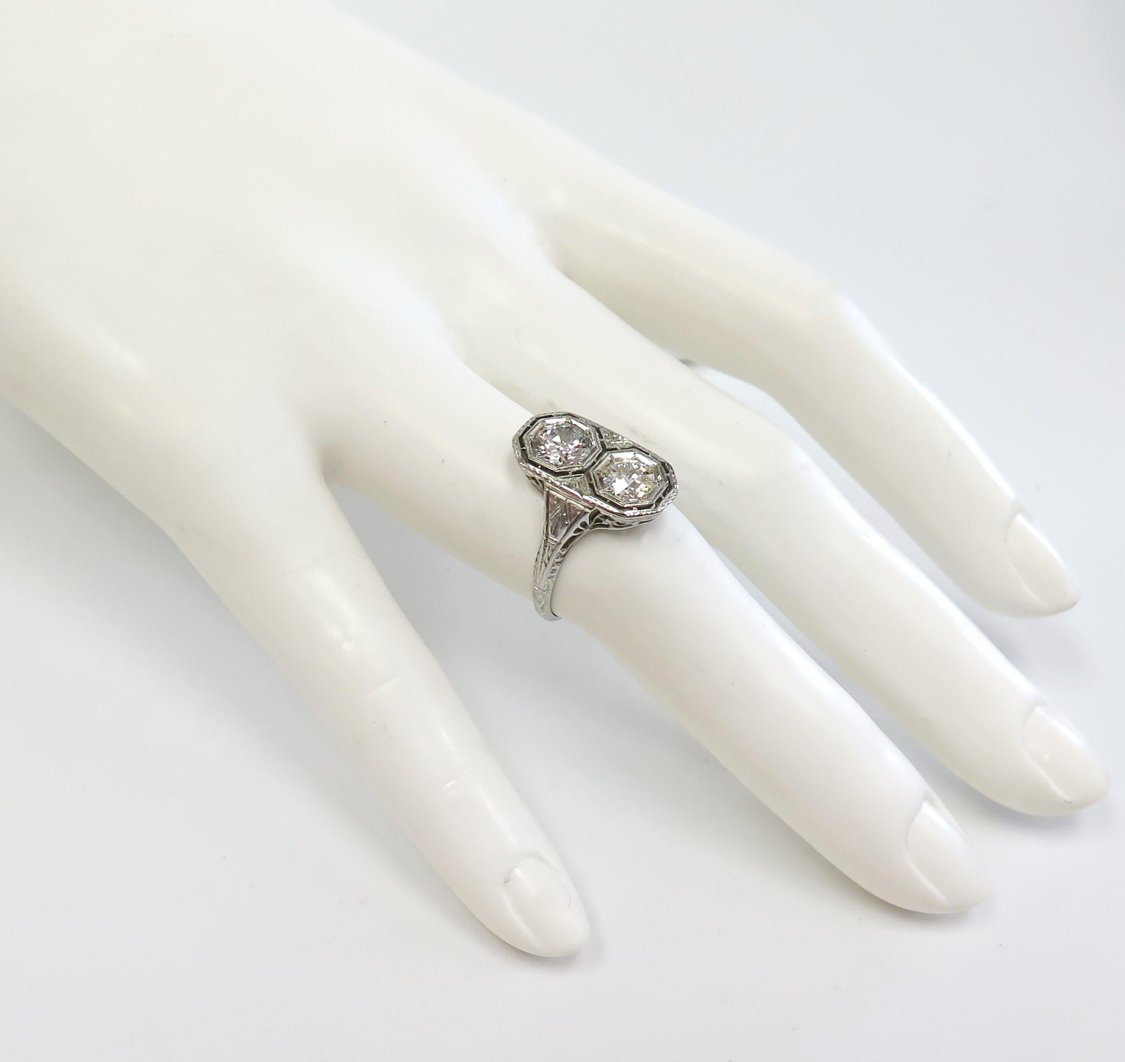 Women's Art Deco circa 1930, Two-Stone Filigree Ring in 18 Karat White Gold For Sale