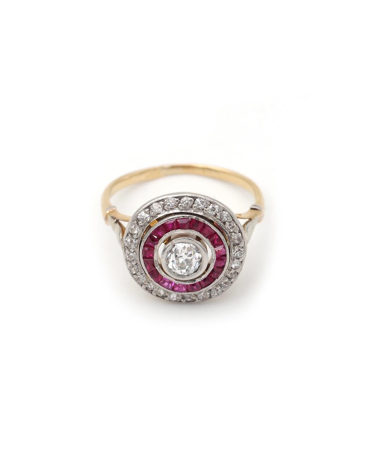 Donna Anello Art Deco circolare con rubino e diamante da 0,33 carati in oro 18 carati e platino in vendita