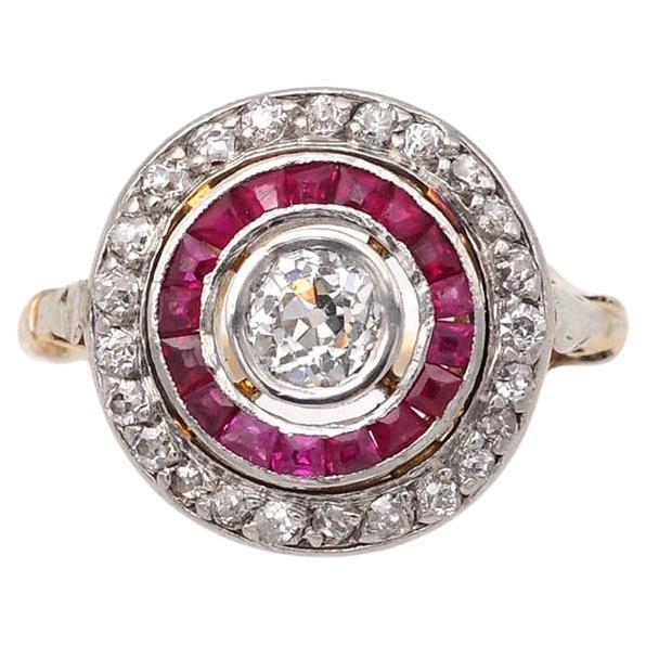 Anello Art Deco circolare con rubino e diamante da 0,33 carati in oro 18 carati e platino in vendita