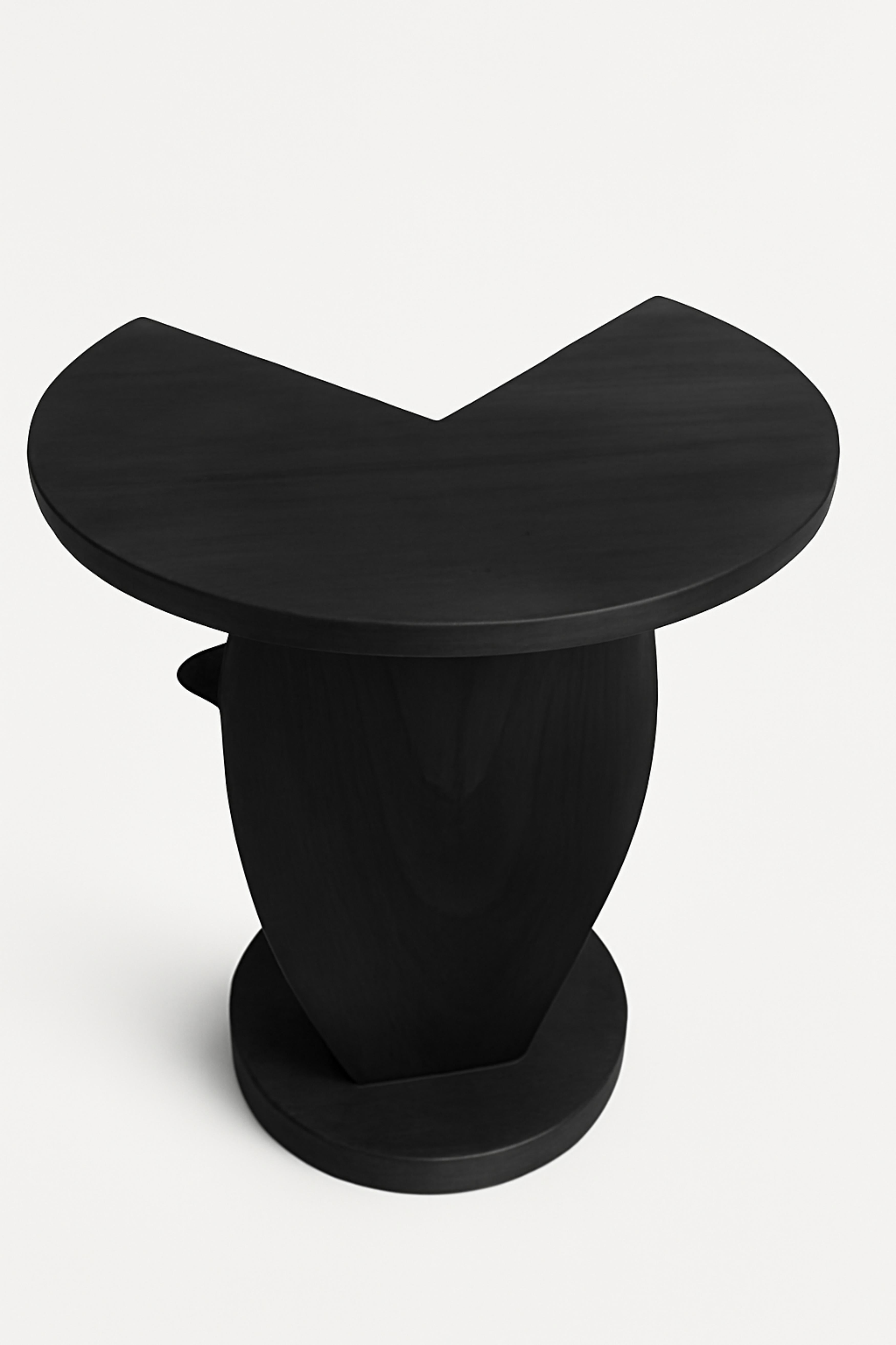 This Art Deco Black Lacquer C-Shaped Two Tier Side Table design with a triangle finish, expertly crafted in chestnut and a metal column.

It has an elegant and rare design, with two smooth circular trays, one placed atop the other, supported by a